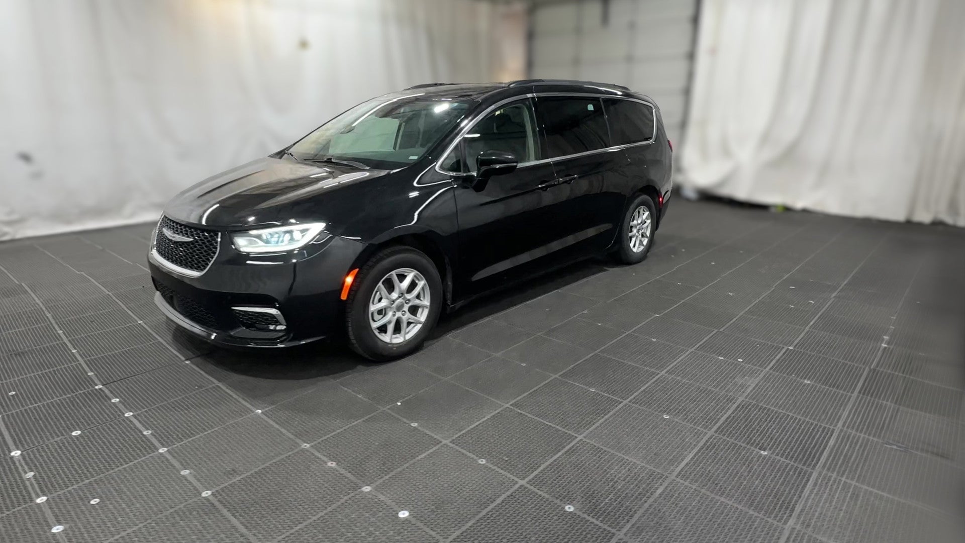2022 Chrysler Pacifica vehicle photo