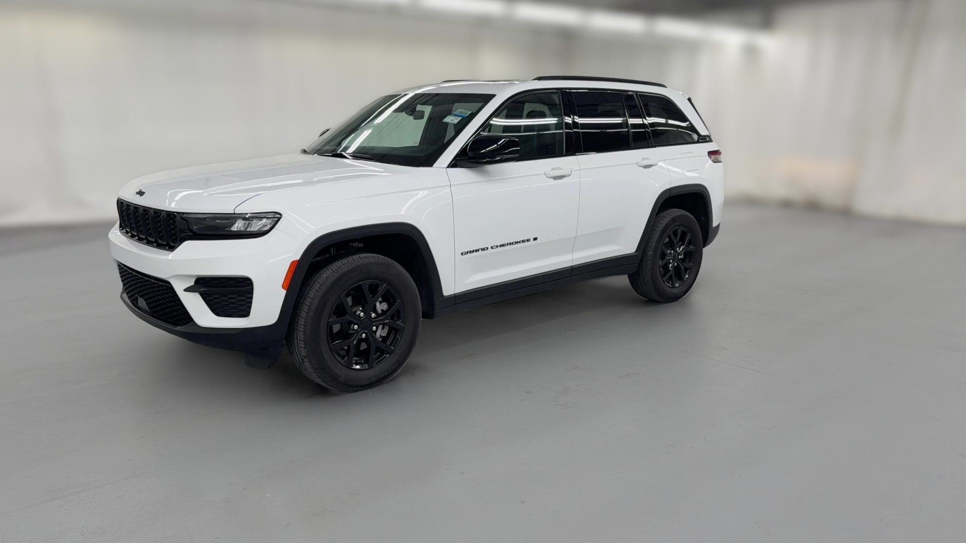 2025 Jeep Grand Cherokee vehicle photo