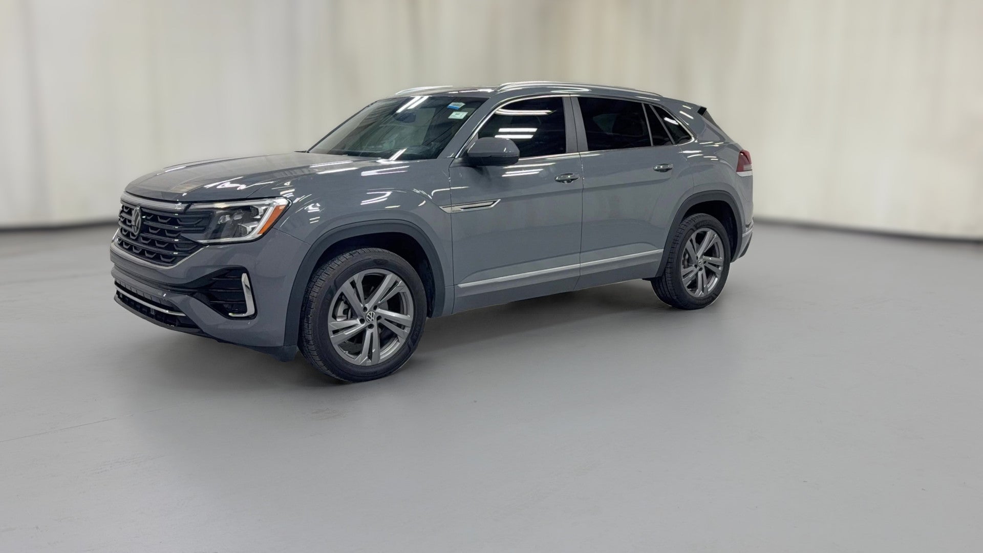 2024 Volkswagen Atlas Cross Sport vehicle photo