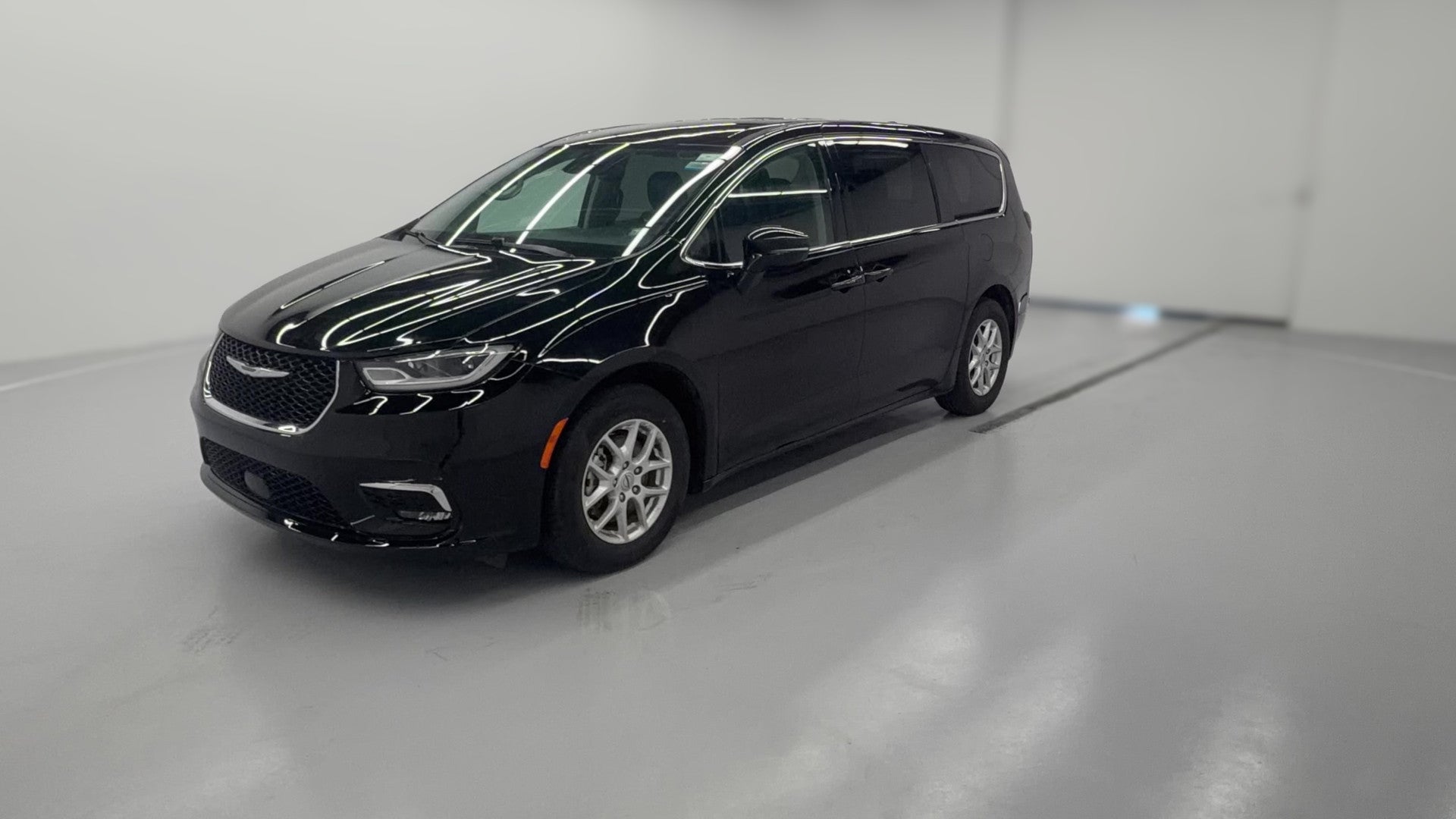 2024 Chrysler Pacifica vehicle photo
