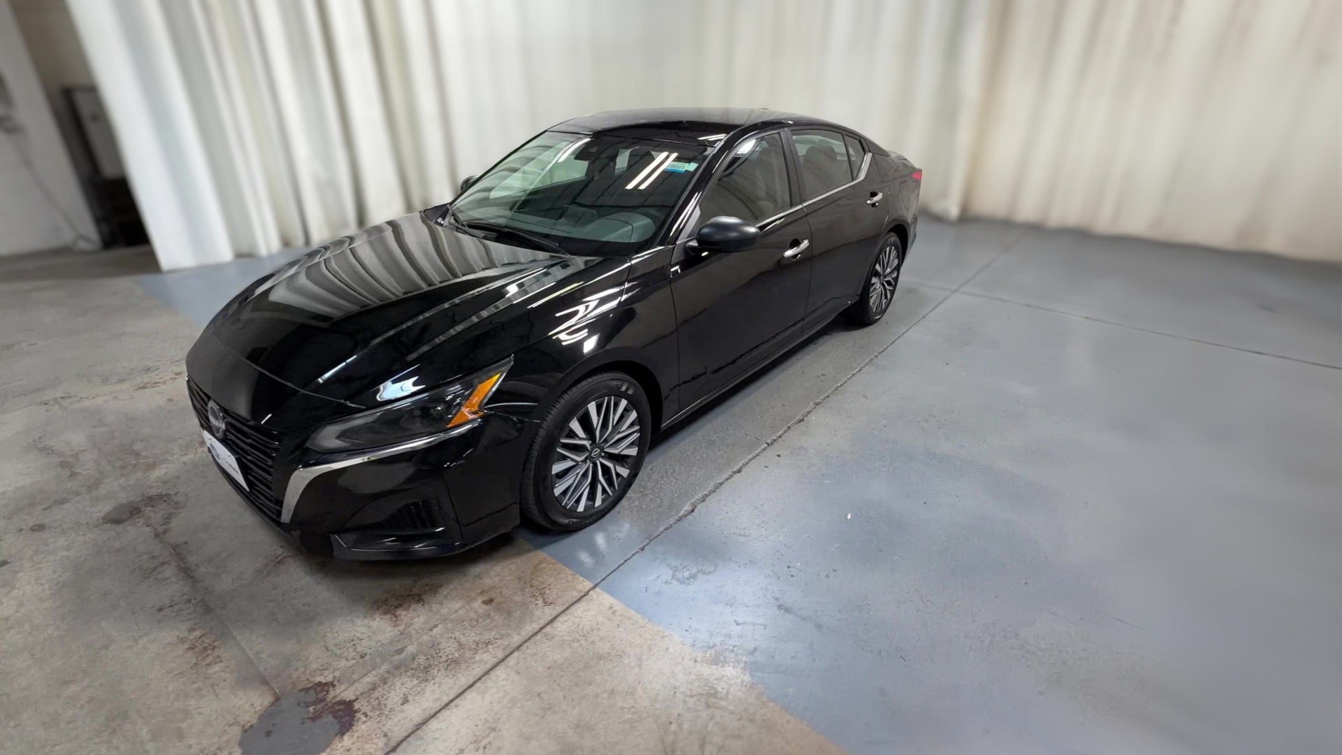 2025 Nissan Altima vehicle photo