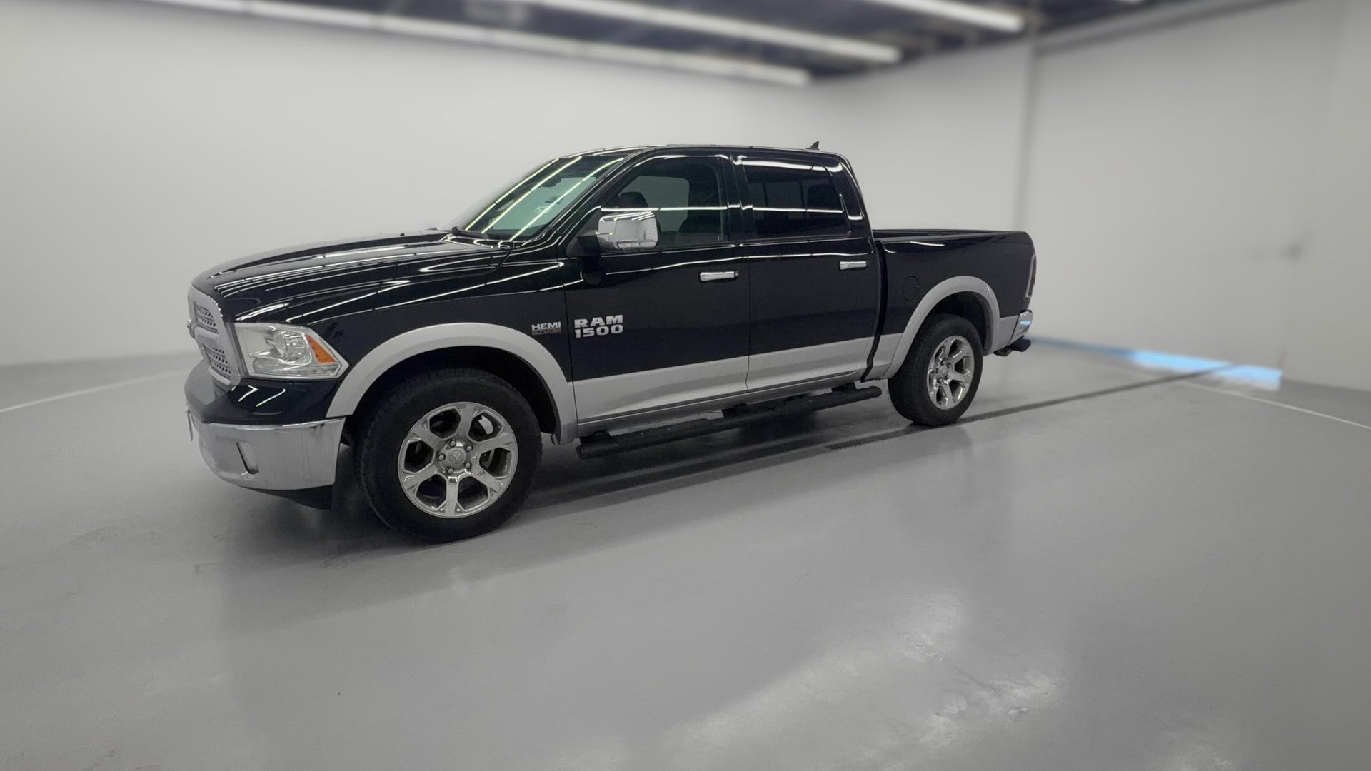2015 Ram 1500 Crew Cab vehicle photo