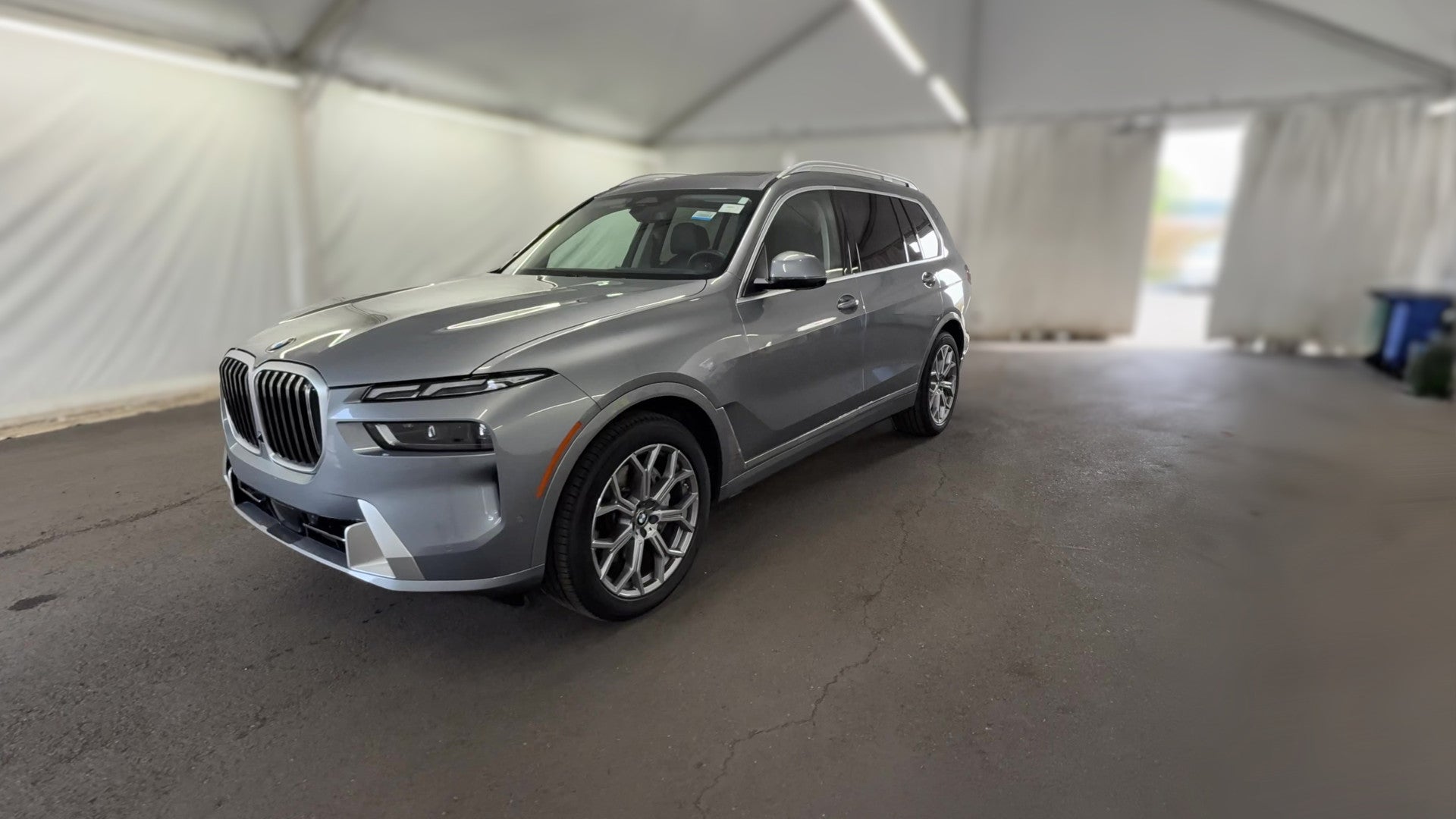 2025 BMW X7 vehicle photo