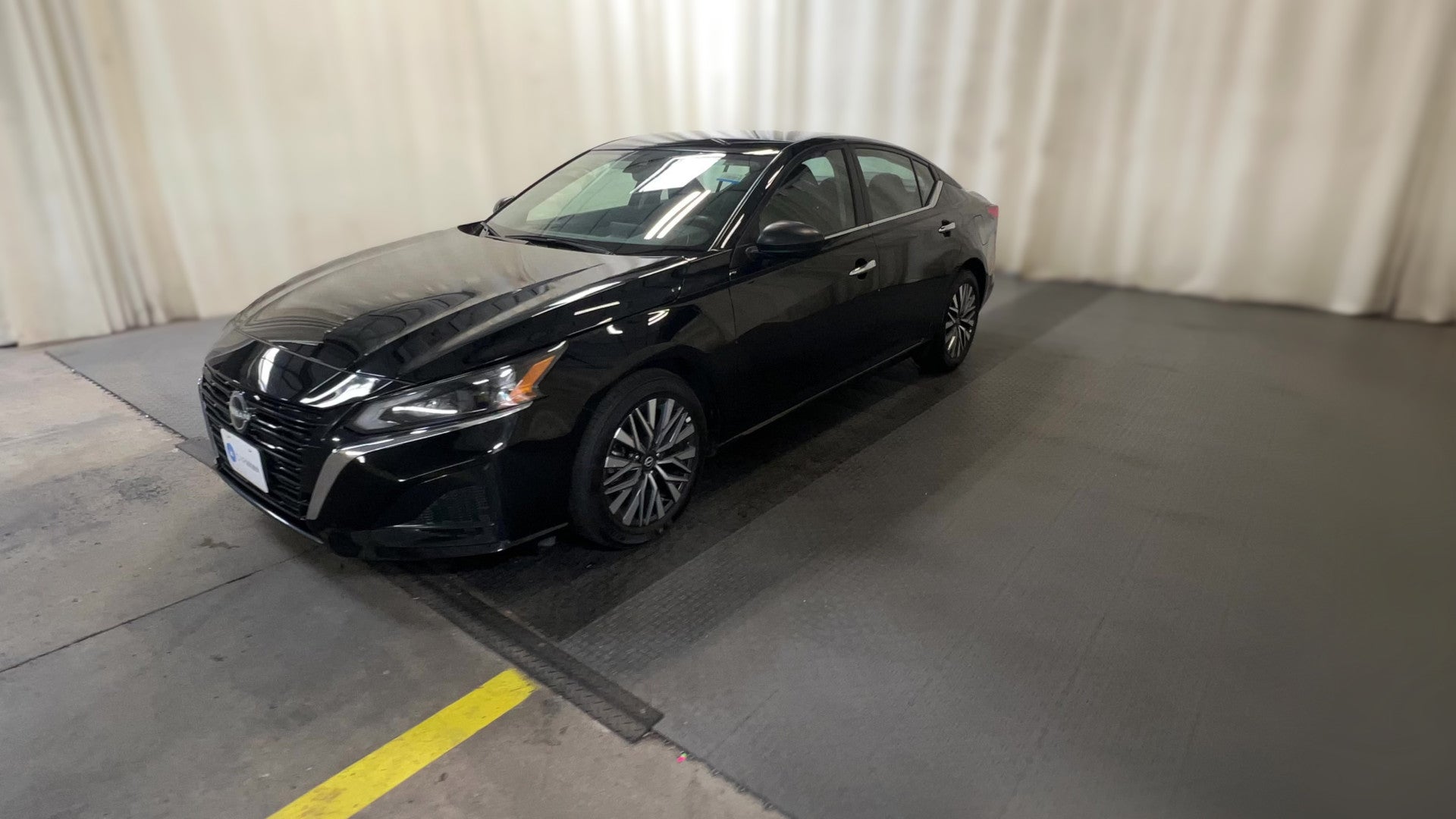 2025 Nissan Altima vehicle photo