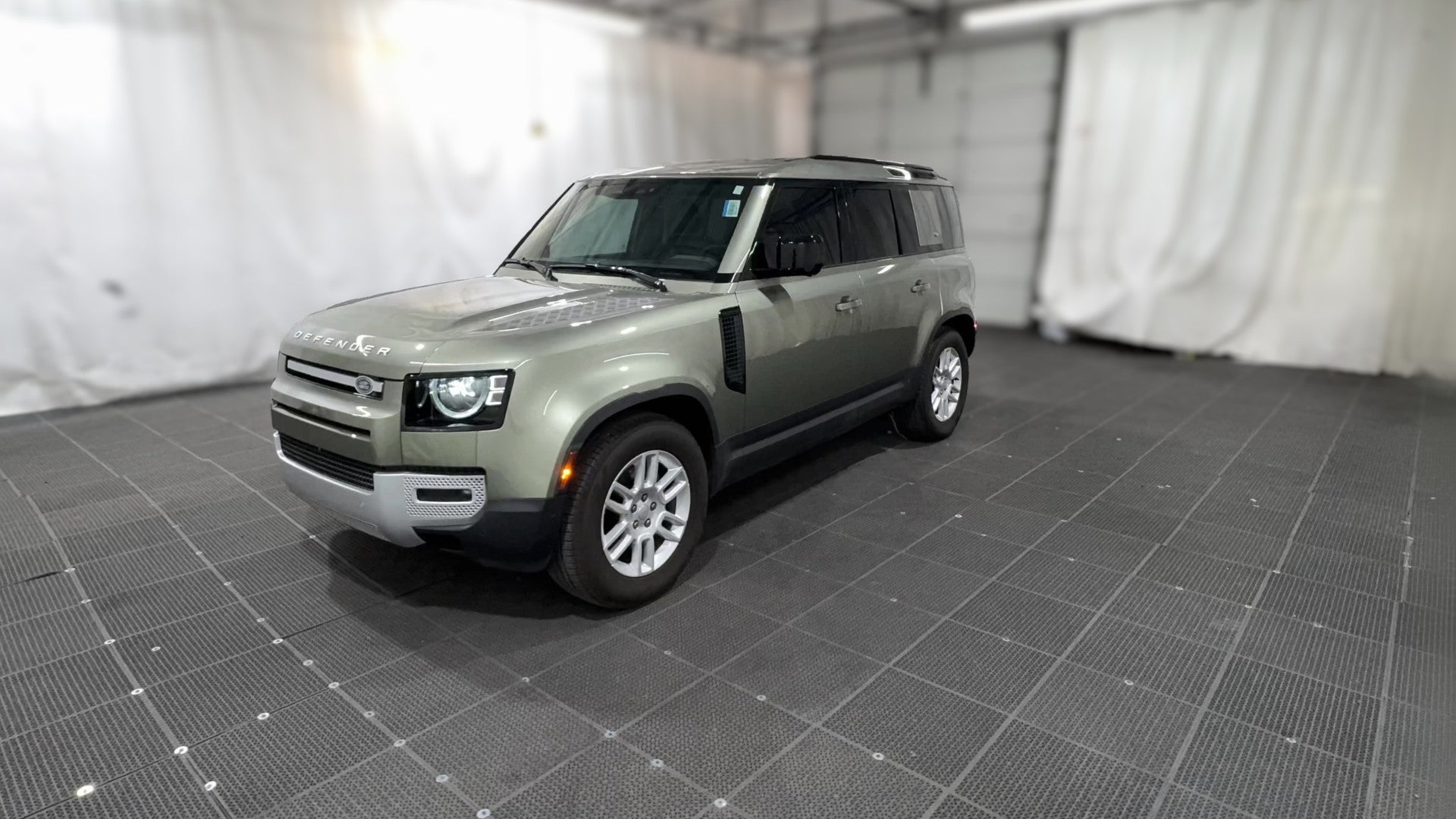 2024 Land Rover Defender 110 vehicle photo