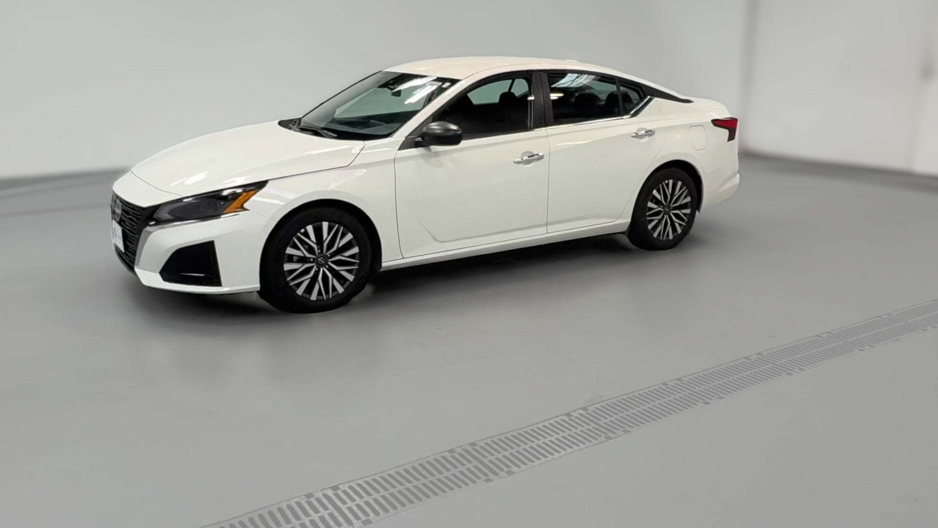 2025 Nissan Altima vehicle photo