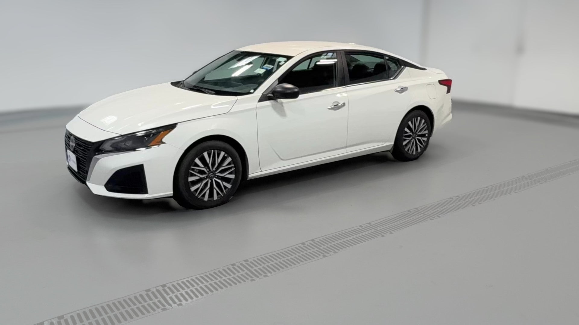 2025 Nissan Altima vehicle photo
