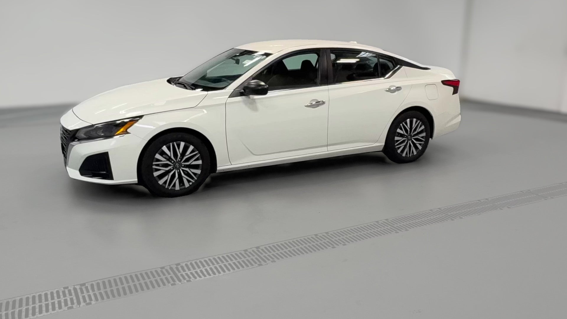 2025 Nissan Altima vehicle photo