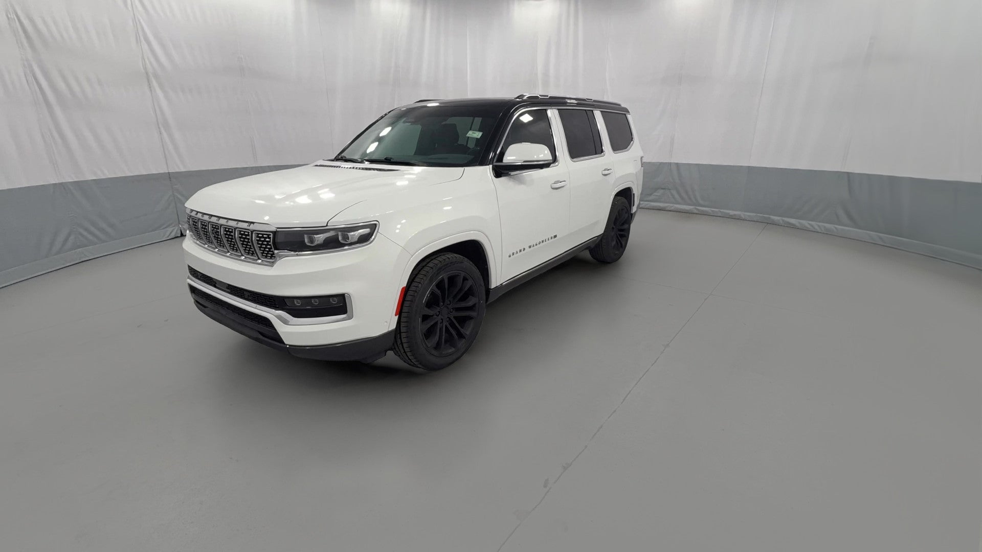 2022 Jeep Grand Wagoneer vehicle photo