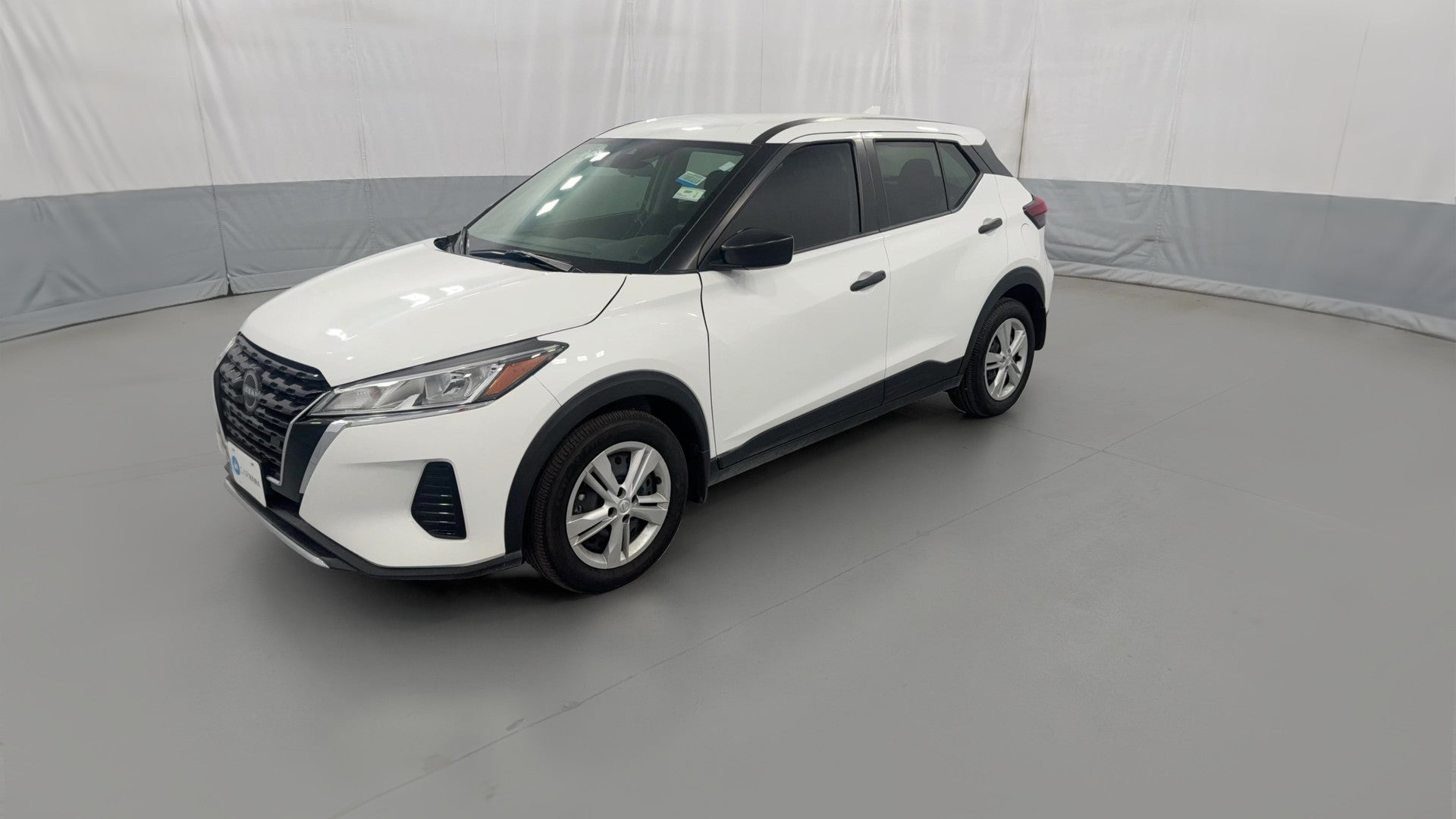2025 Nissan Kicks Play vehicle photo