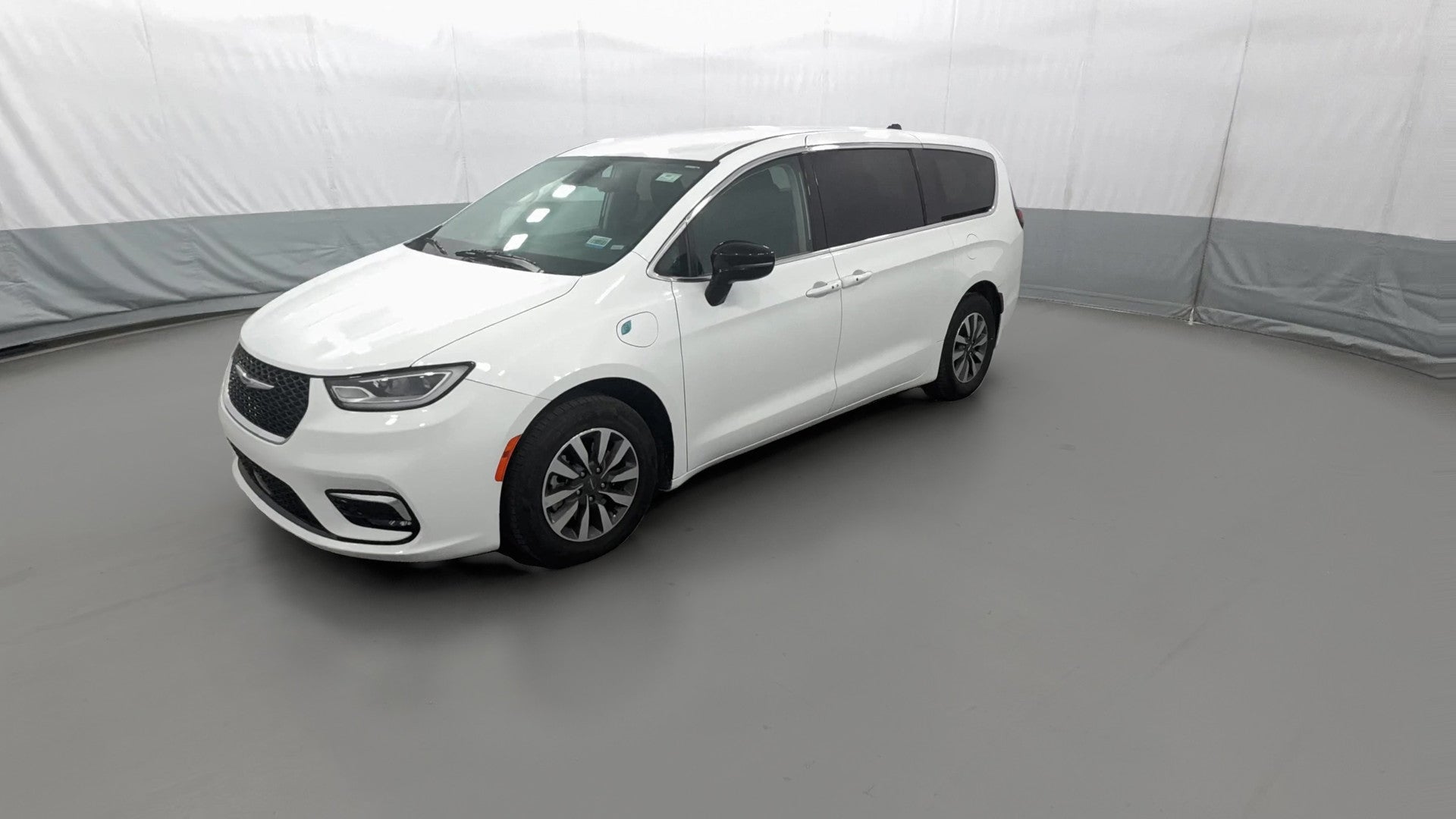 2024 Chrysler Pacifica Hybrid vehicle photo