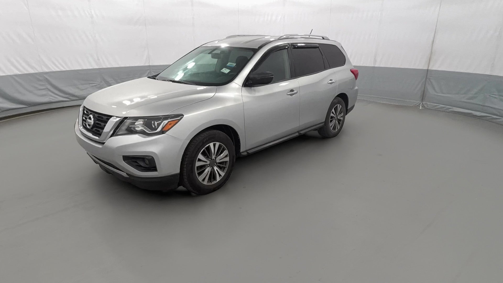 2017 Nissan Pathfinder vehicle photo