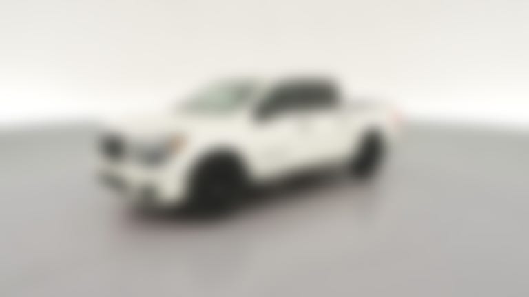 2018 Nissan Titan Crew Cab vehicle photo