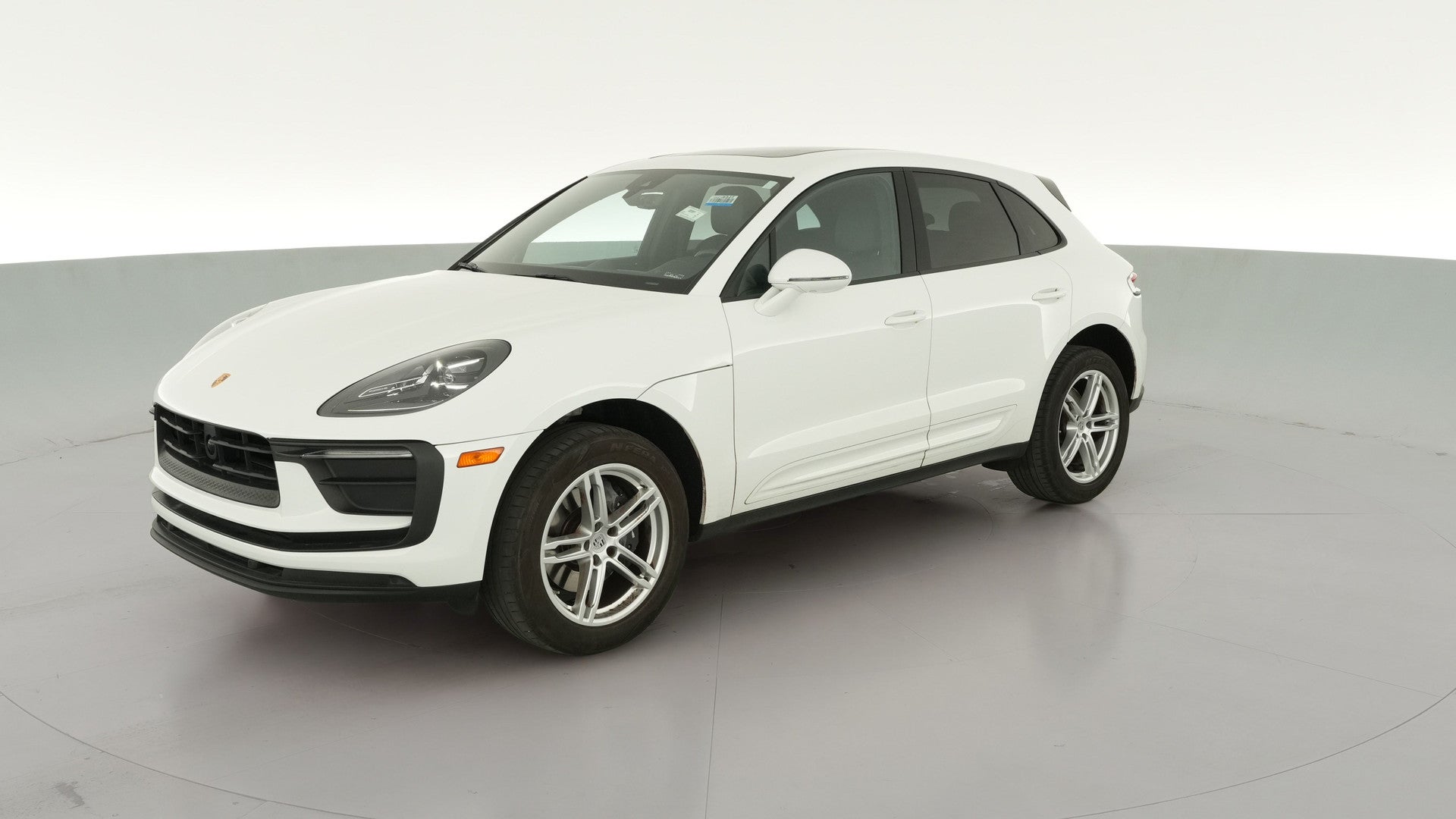 2024 Porsche Macan vehicle photo