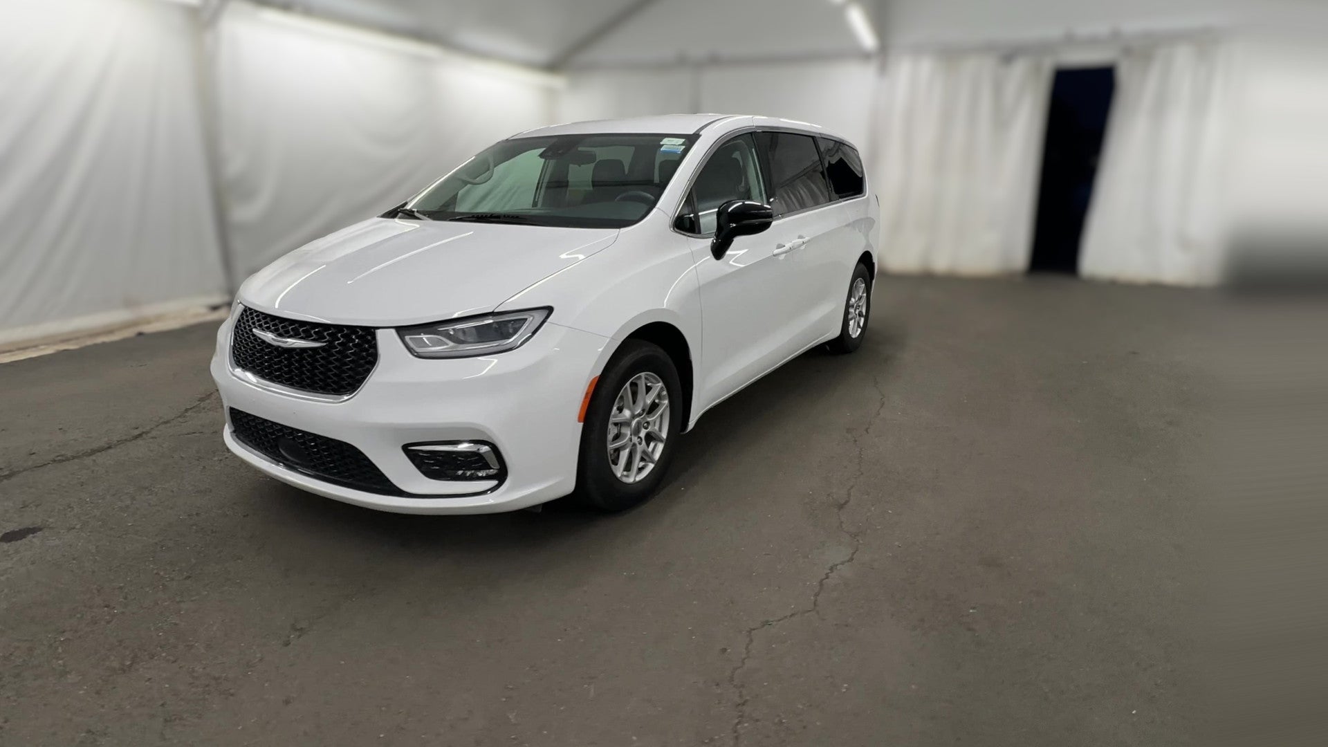 2024 Chrysler Pacifica vehicle photo