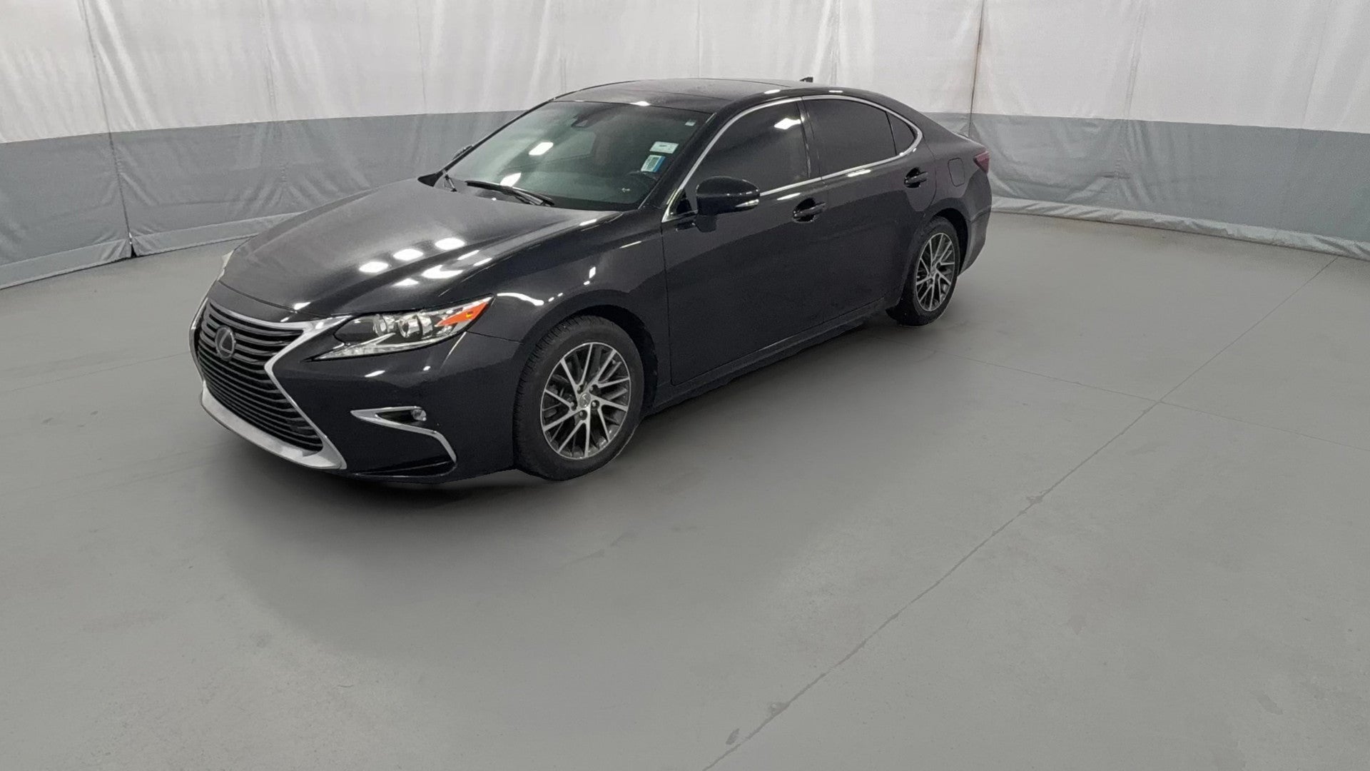 2016 Lexus ES vehicle photo