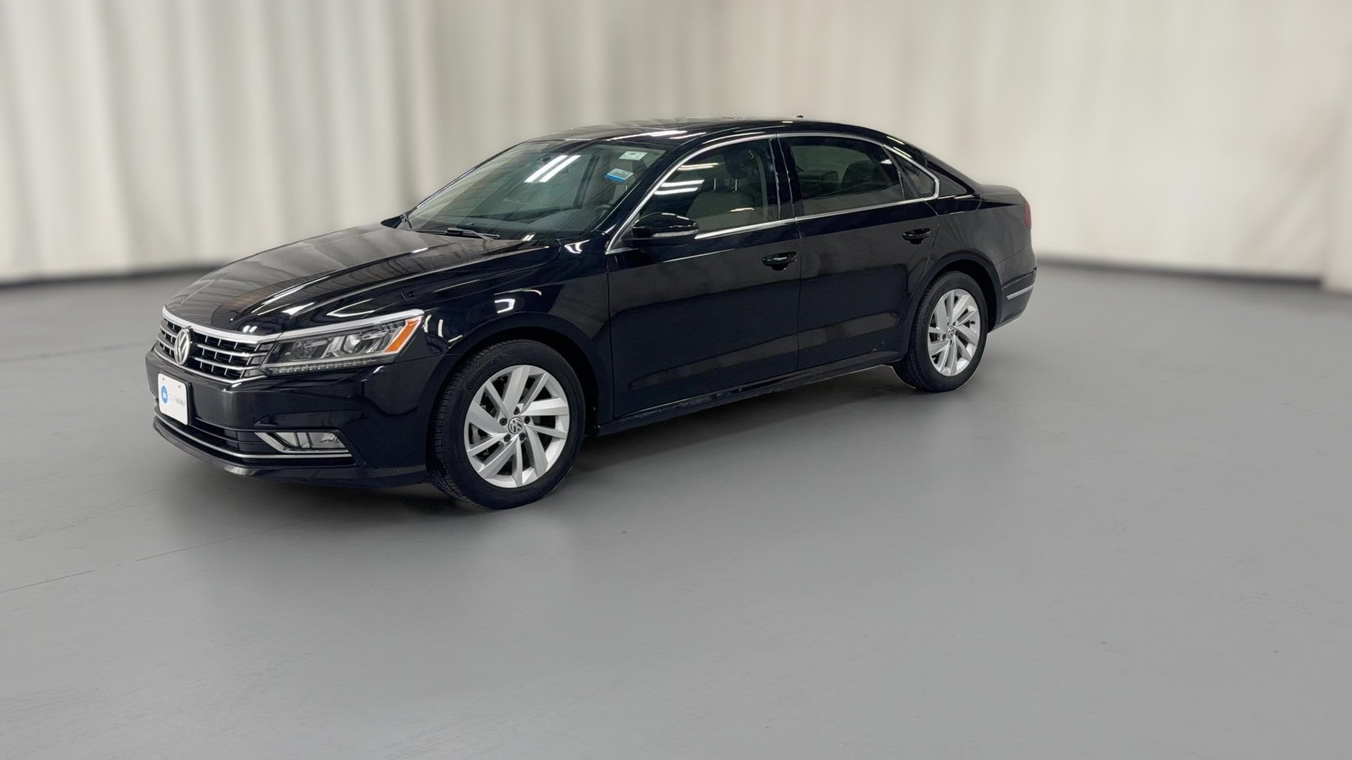 2018 Volkswagen Passat vehicle photo