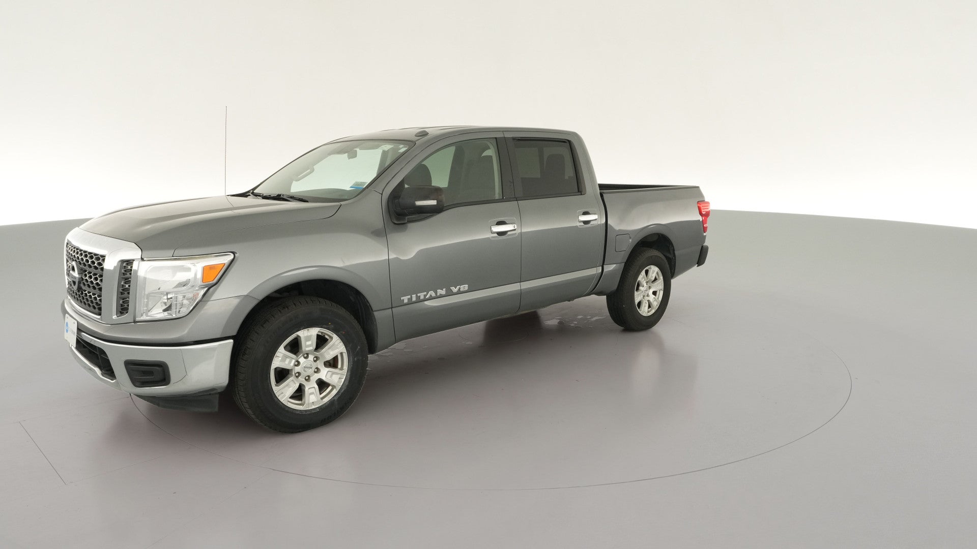 2018 Nissan Titan Crew Cab vehicle photo