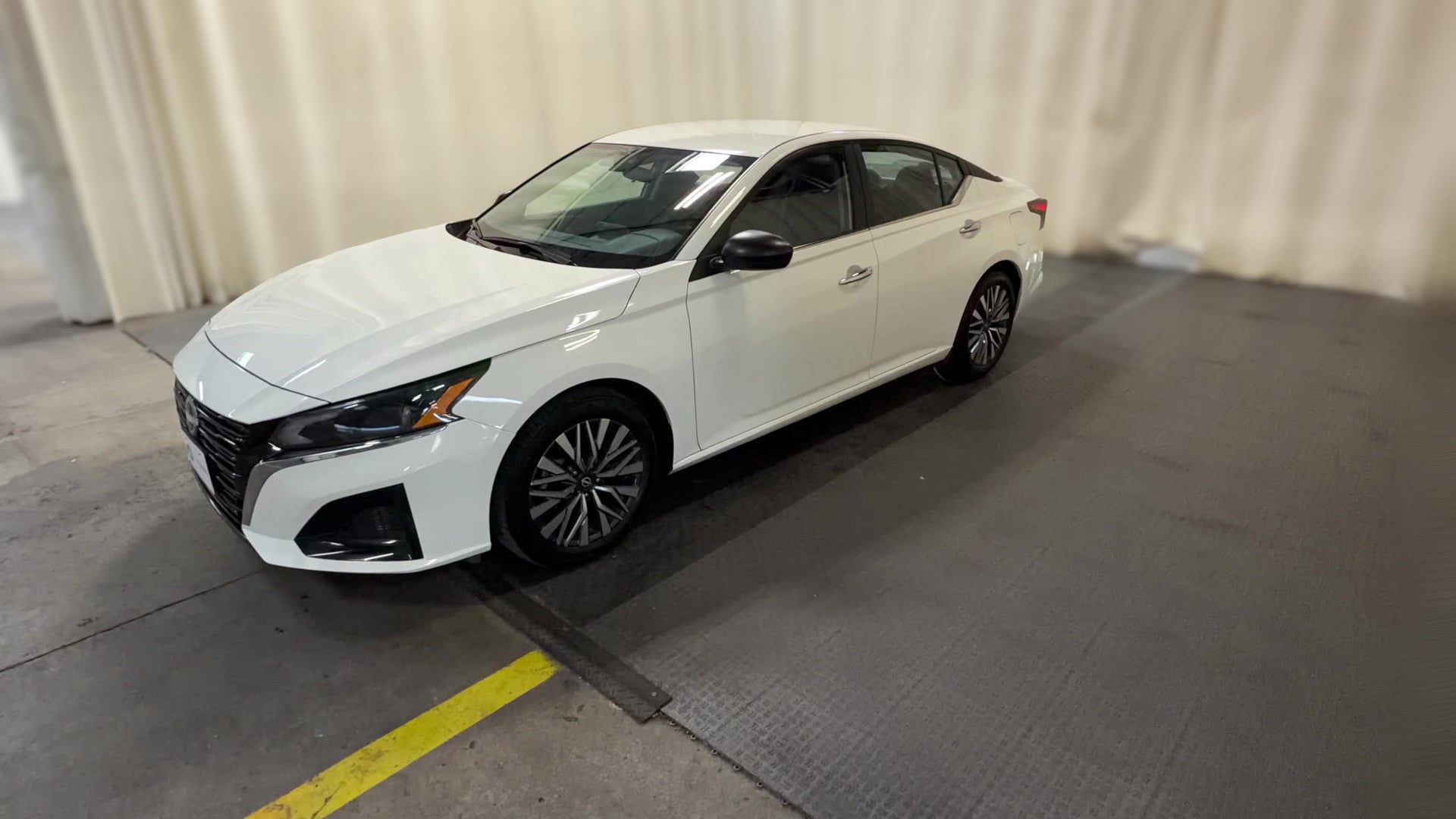 2025 Nissan Altima vehicle photo