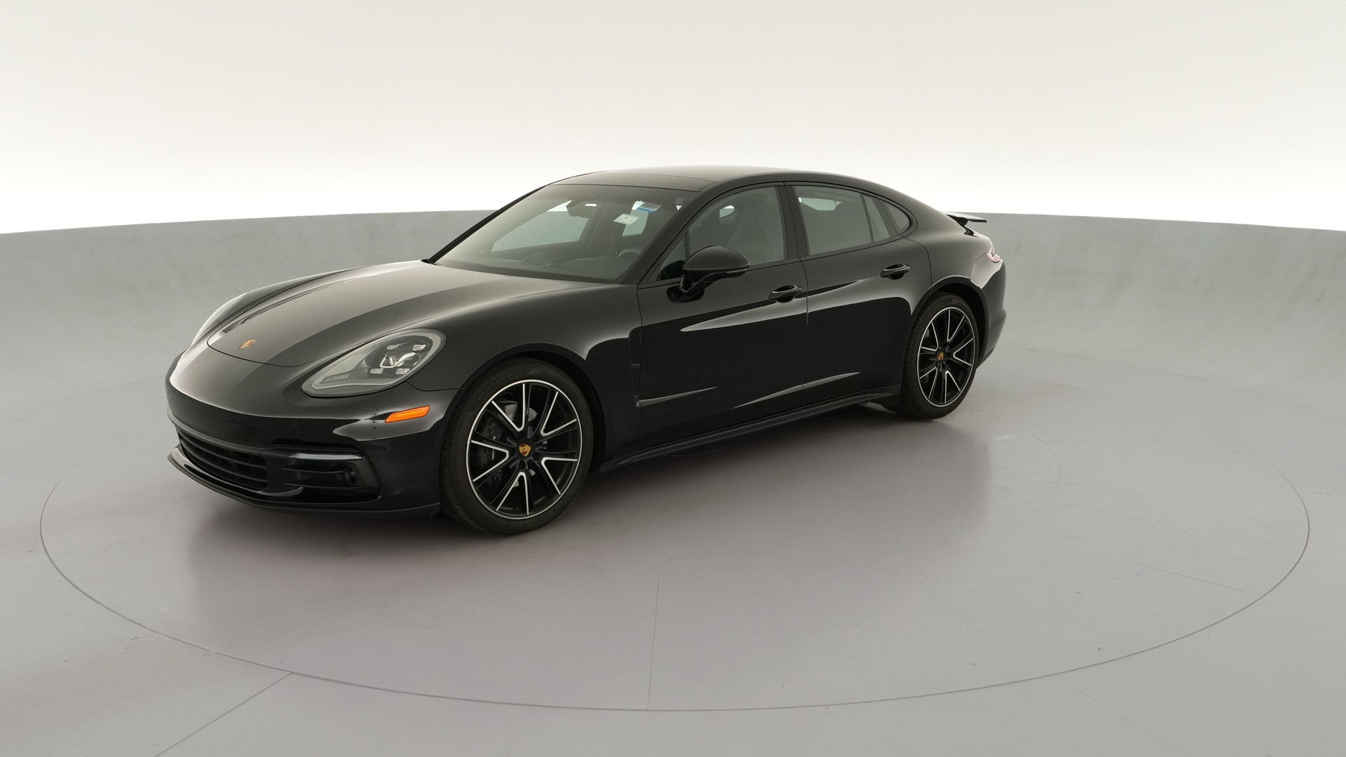 2019 Porsche Panamera vehicle photo