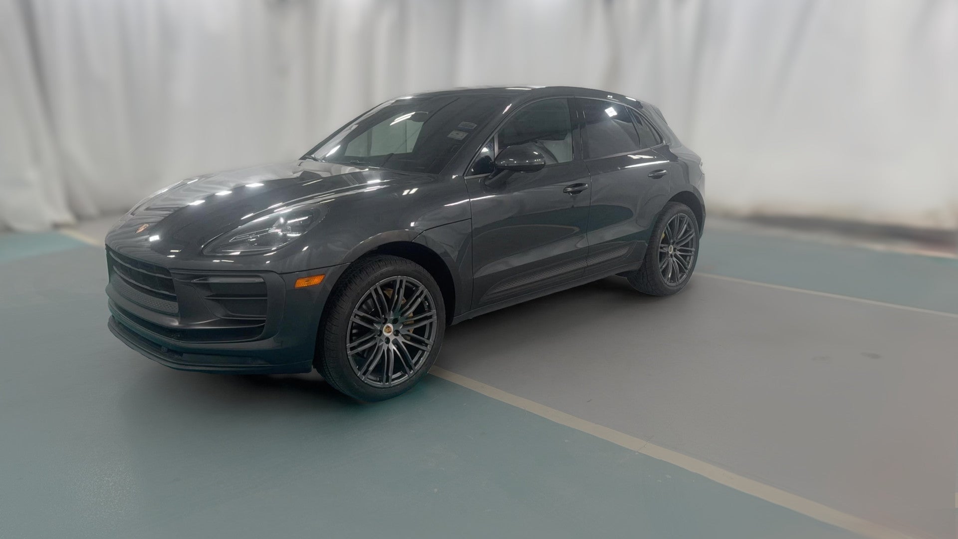 2022 Porsche Macan vehicle photo