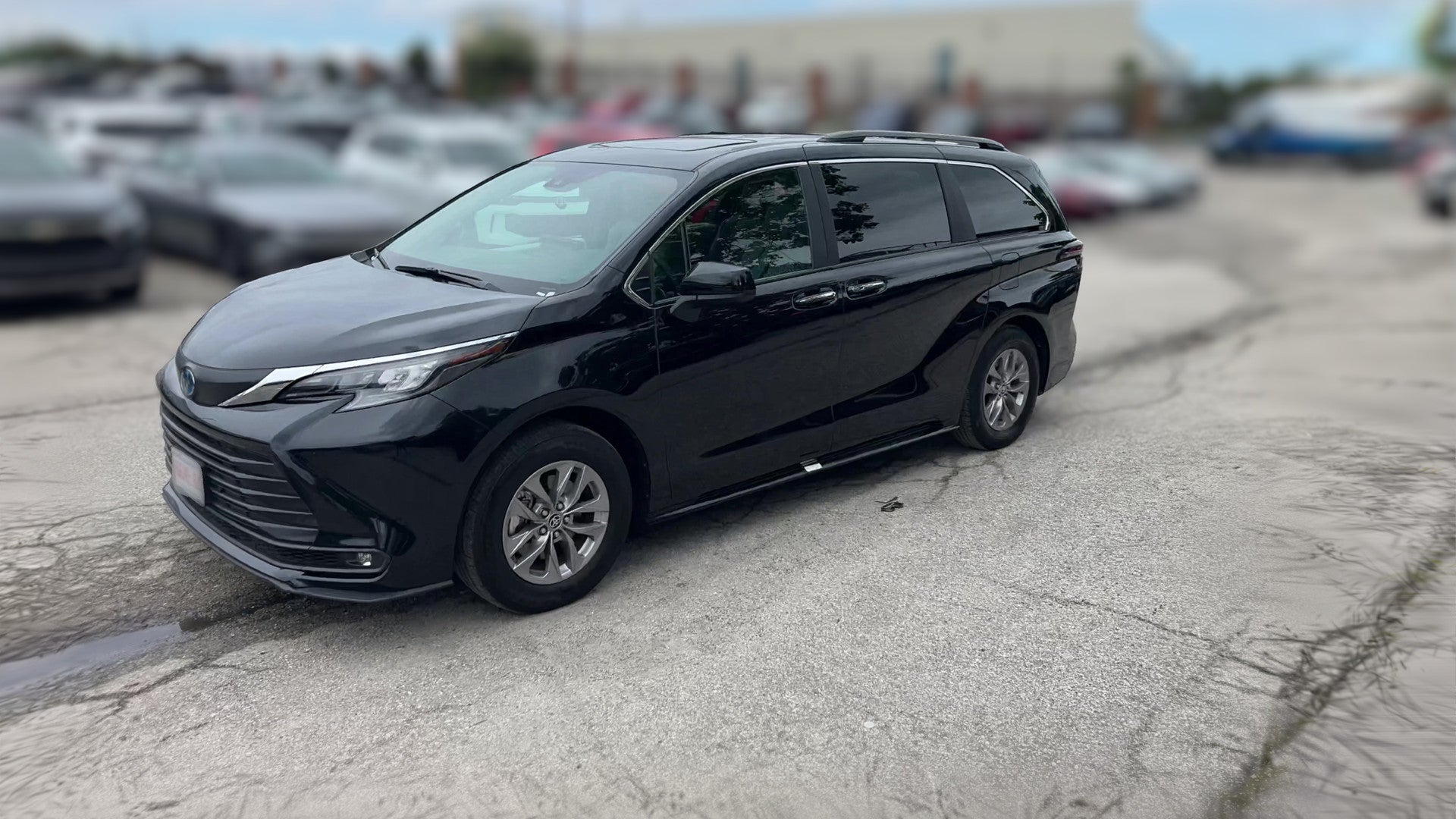 2025 Toyota Sienna vehicle photo