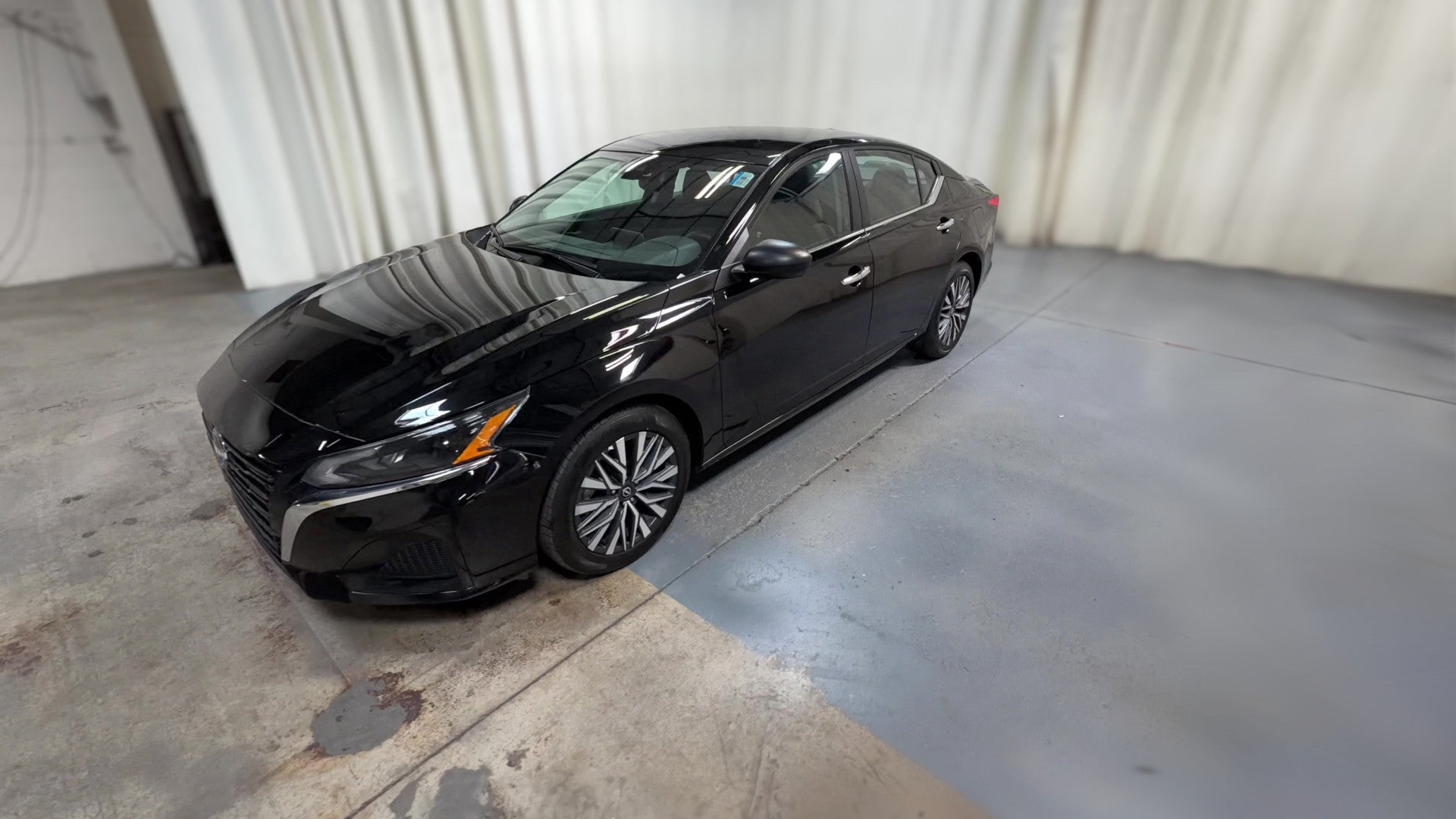 2025 Nissan Altima vehicle photo