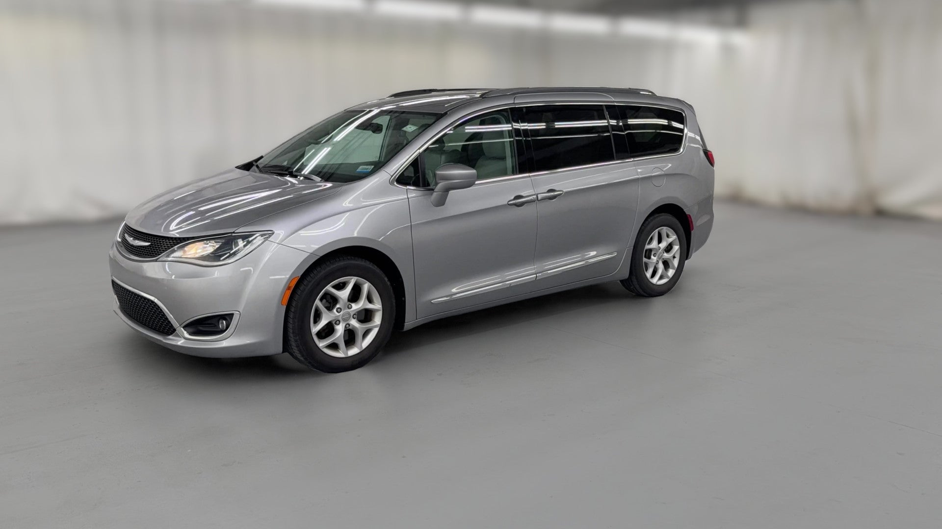 2017 Chrysler Pacifica vehicle photo