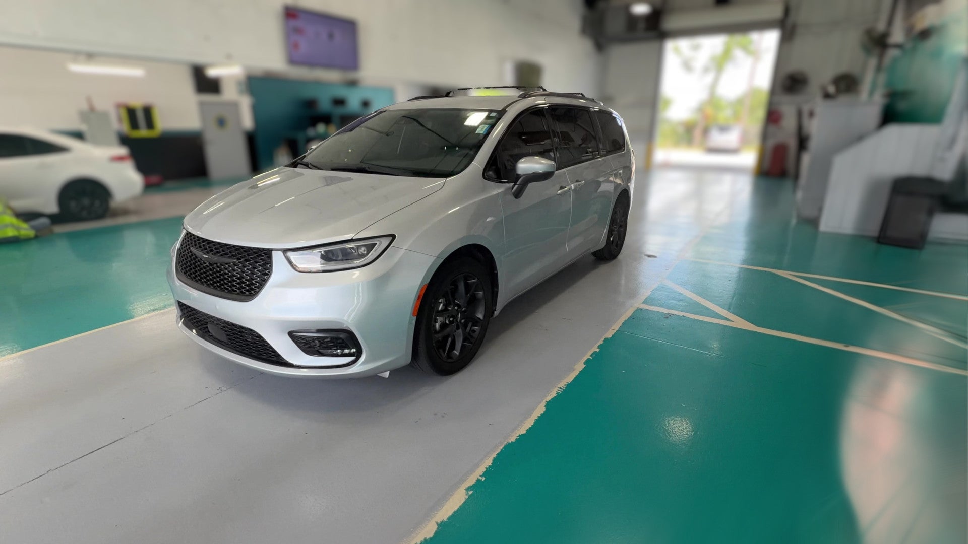 2023 Chrysler Pacifica vehicle photo