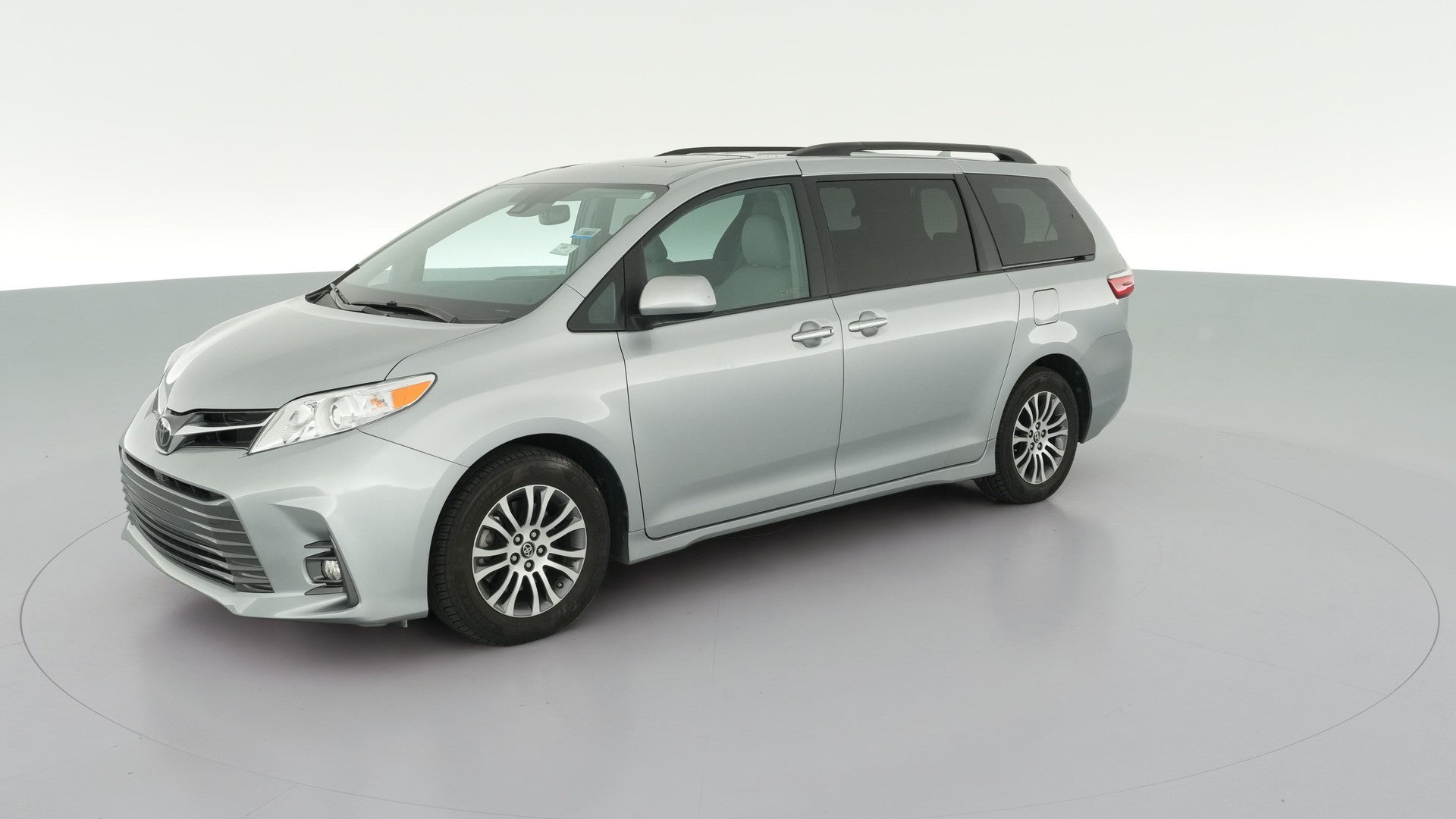2018 Toyota Sienna vehicle photo