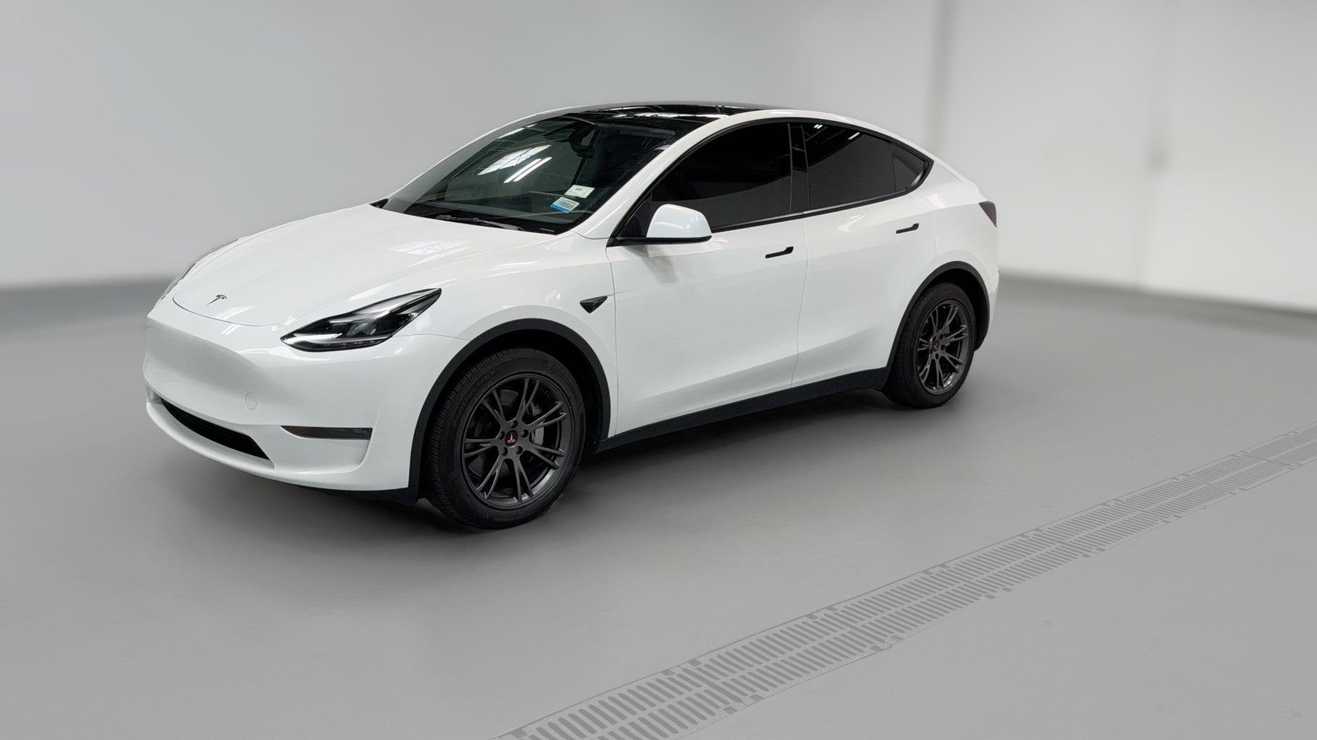 2025 Tesla Model Y vehicle photo