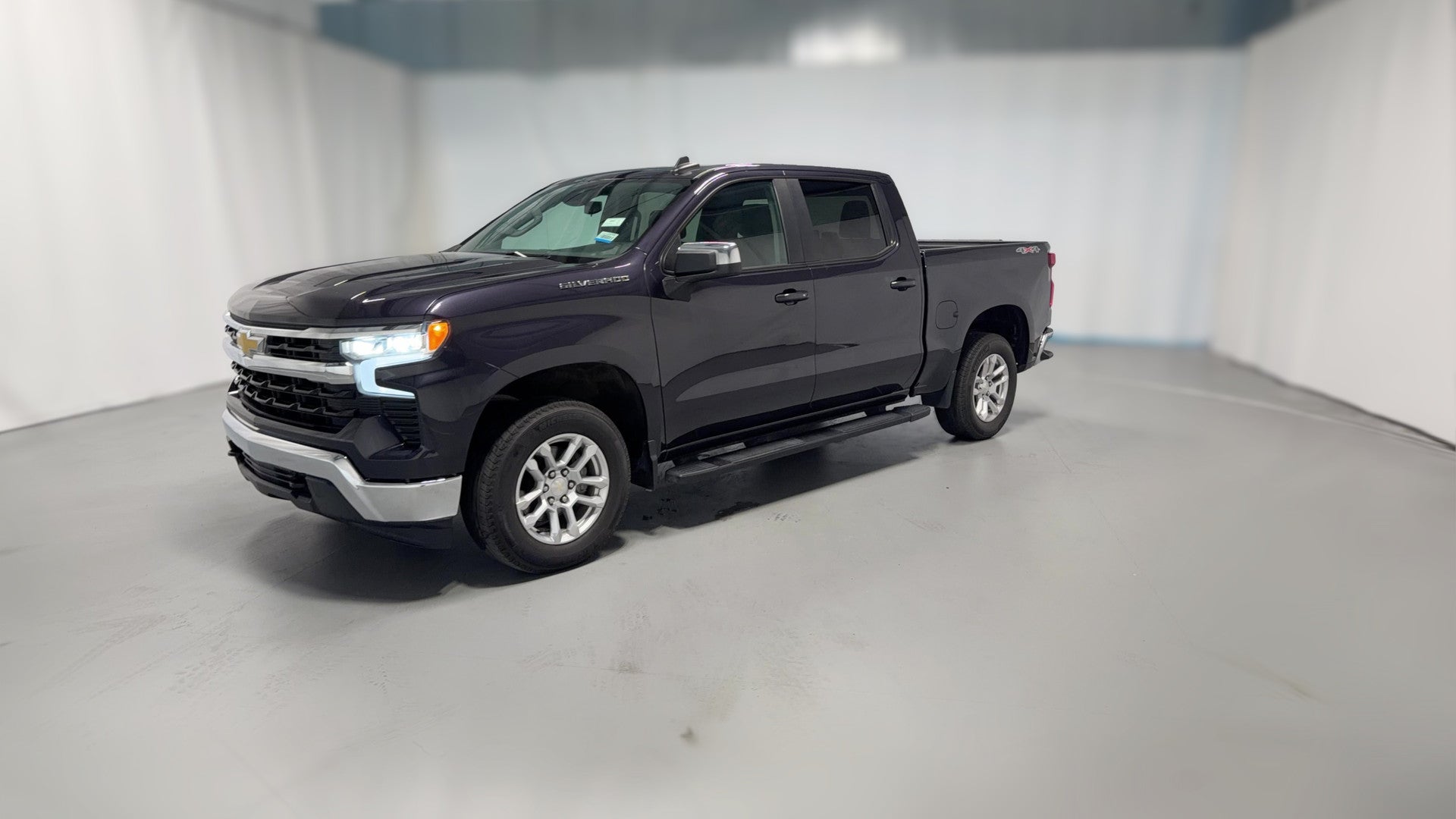 2023 Chevrolet Silverado 1500 Crew Cab vehicle photo