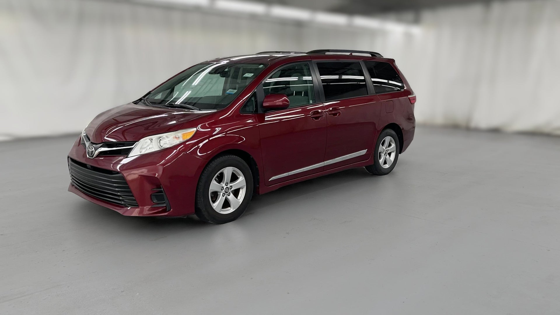 2018 Toyota Sienna vehicle photo