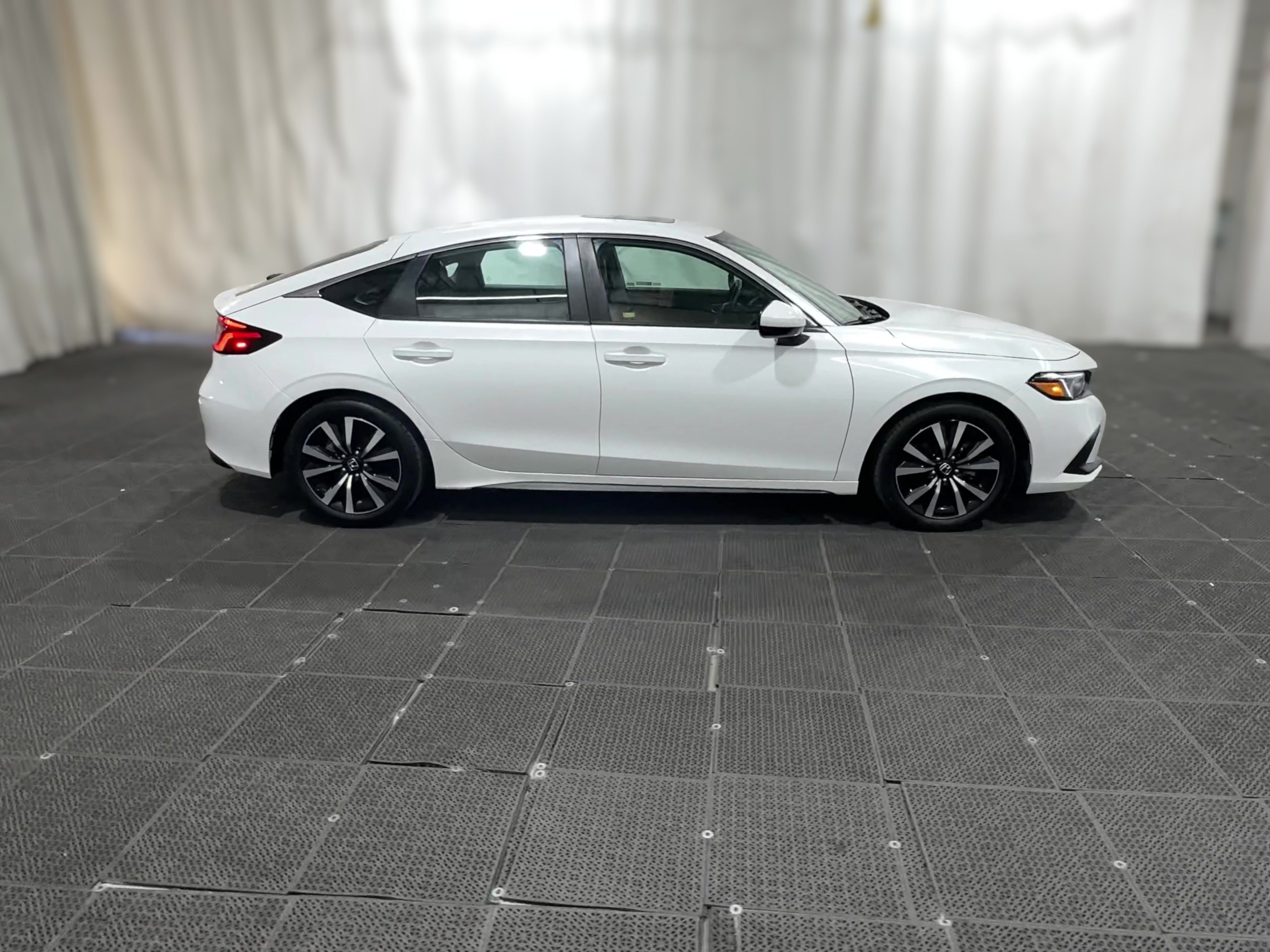 2023 Honda Civic Hatchback EX-L - Photo 32