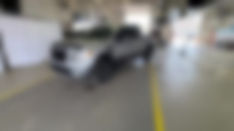 2017 Nissan Titan Crew Cab vehicle photo