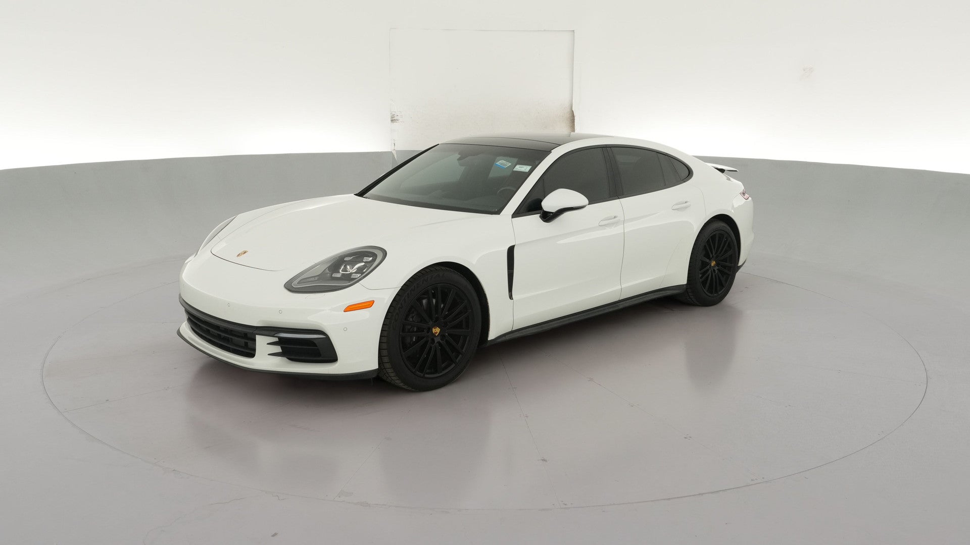 2018 Porsche Panamera vehicle photo