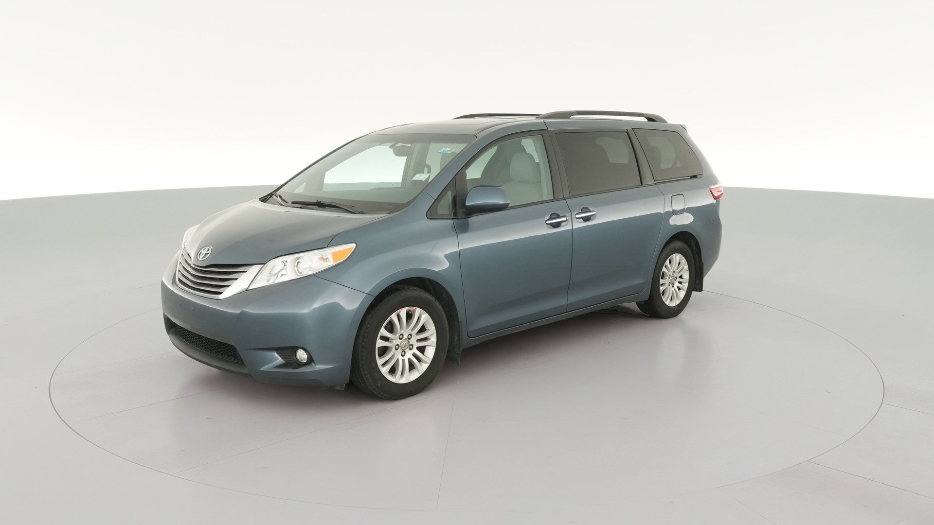 2017 Toyota Sienna vehicle photo