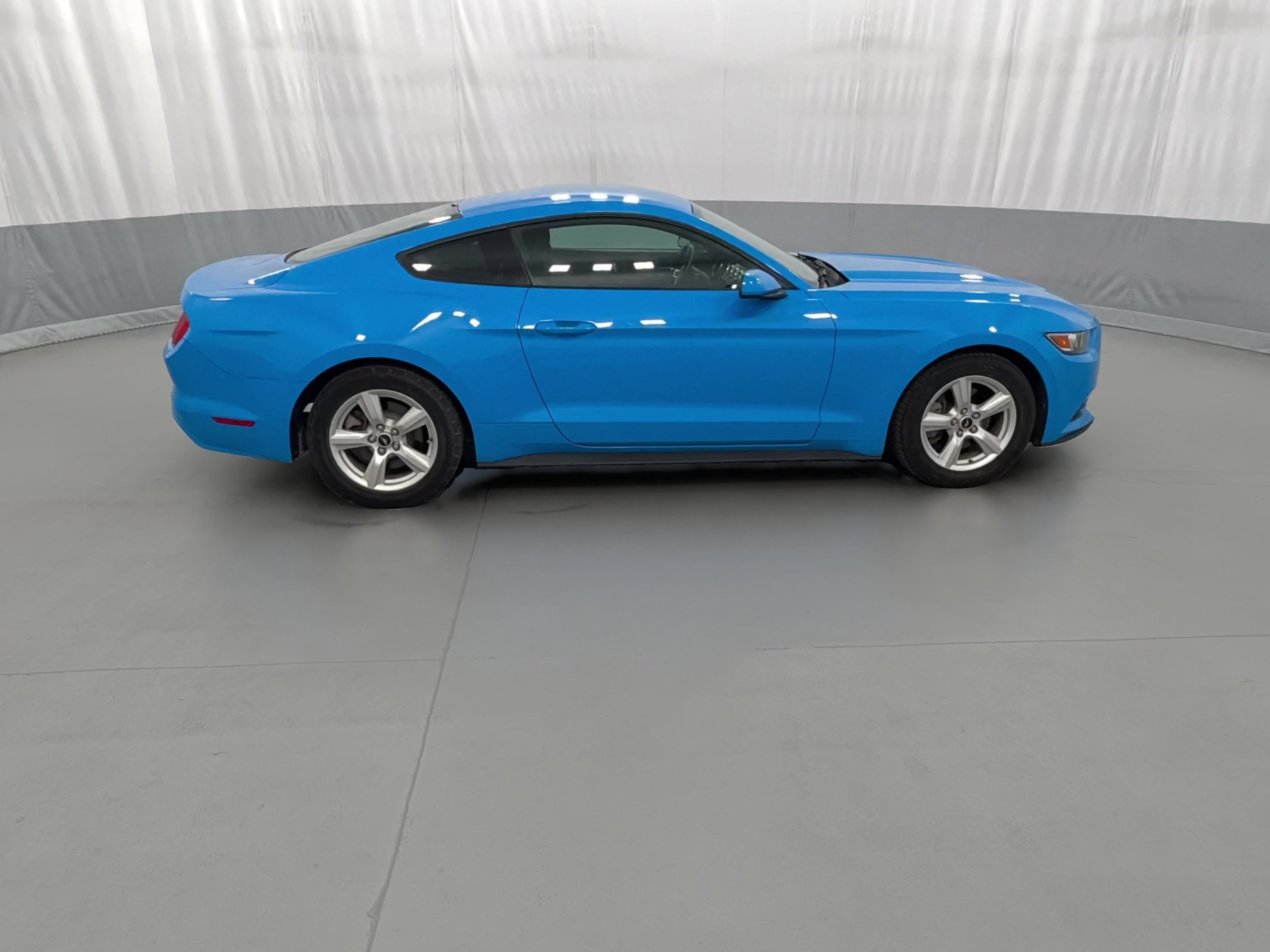 2017 Ford Mustang V6 - Photo 35