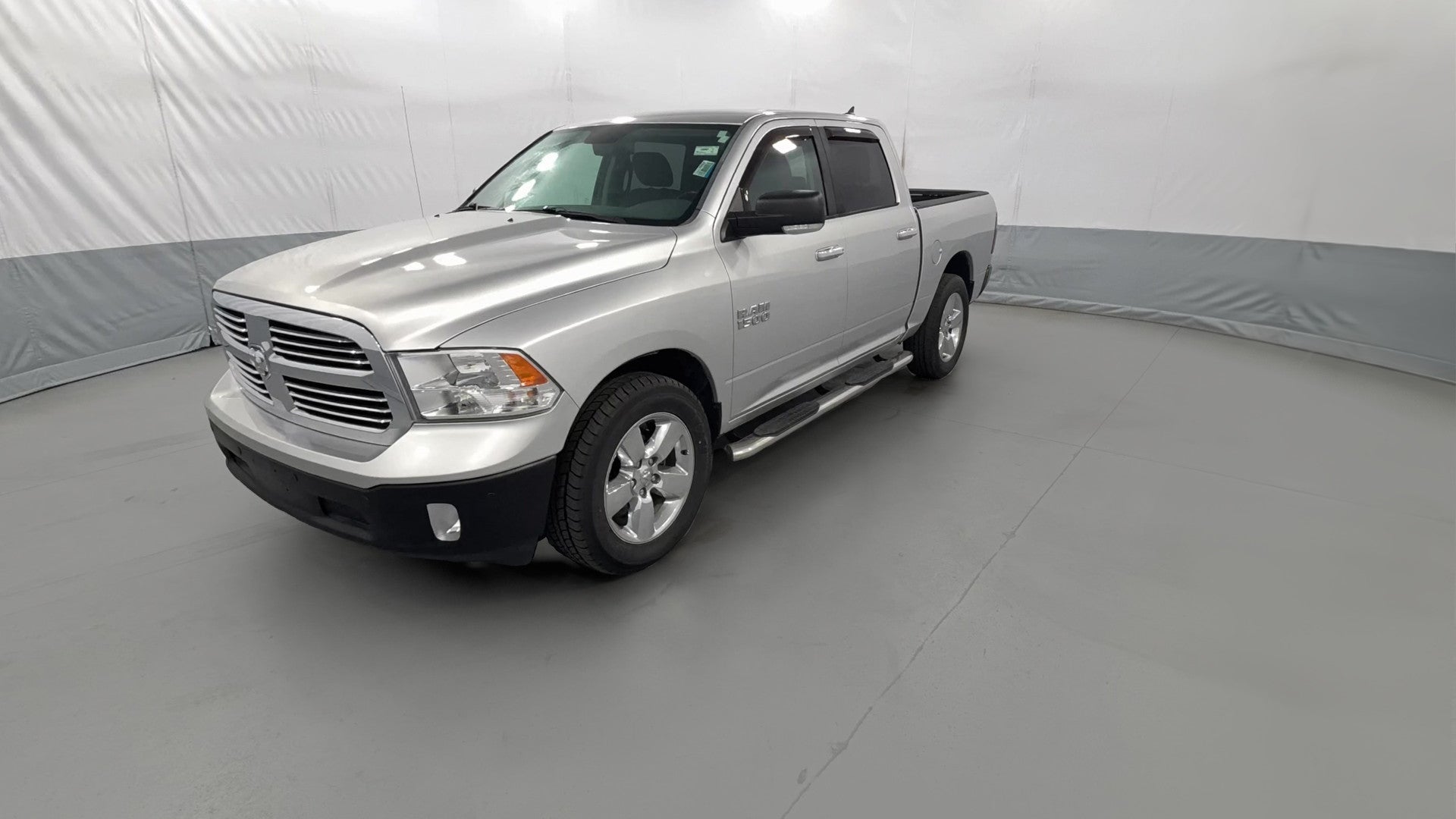 2016 Ram 1500 Crew Cab vehicle photo