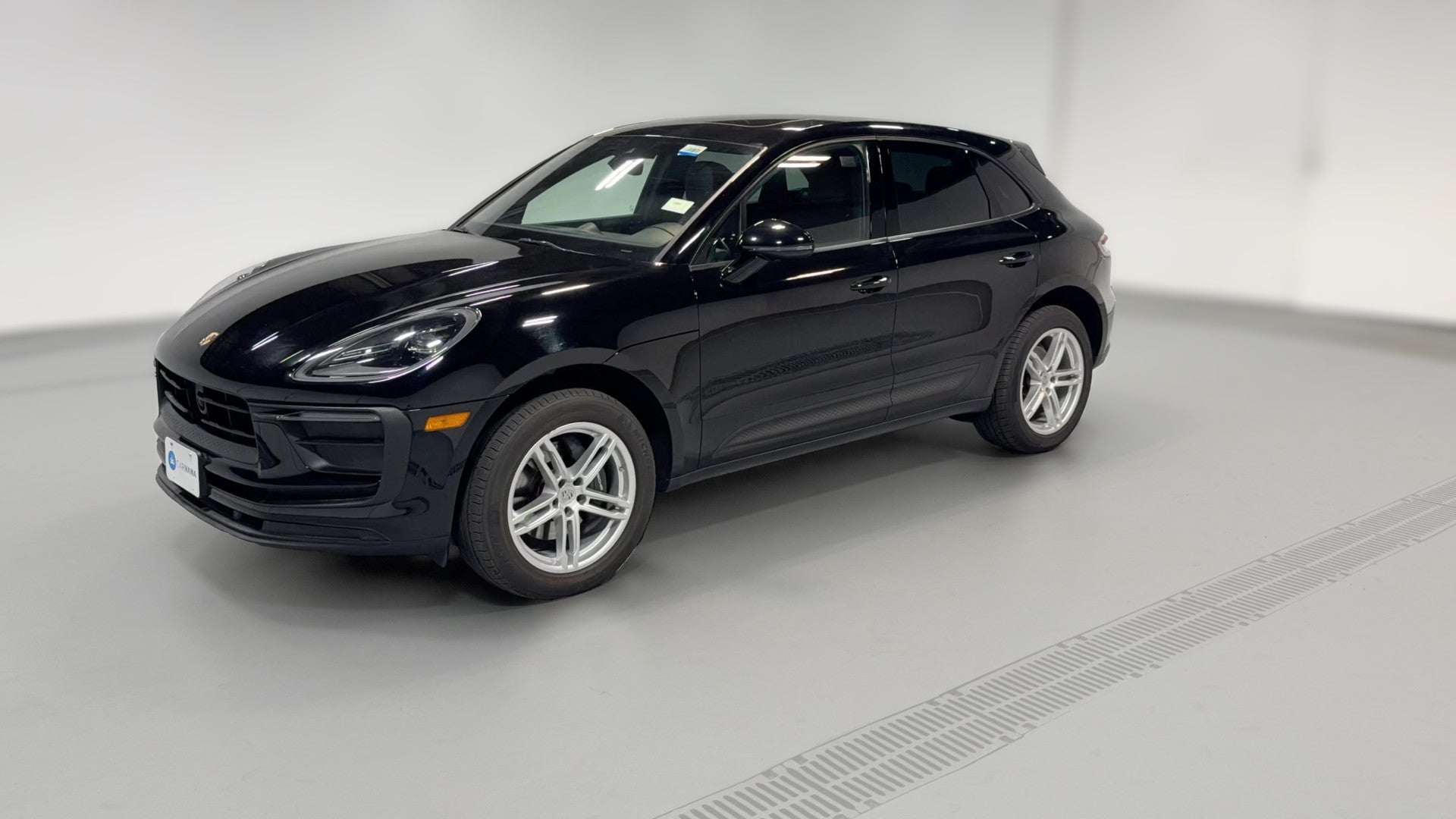 2024 Porsche Macan vehicle photo