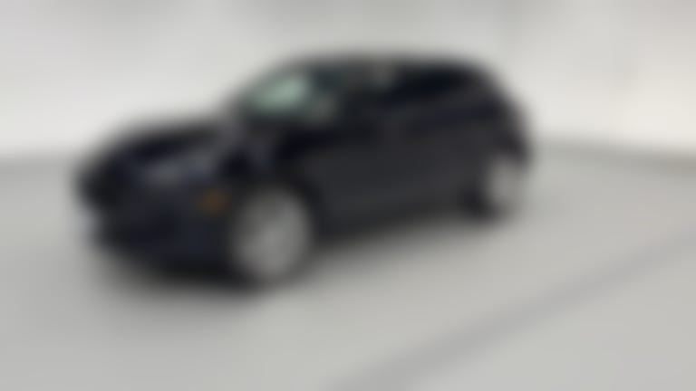 2024 Porsche Macan vehicle photo