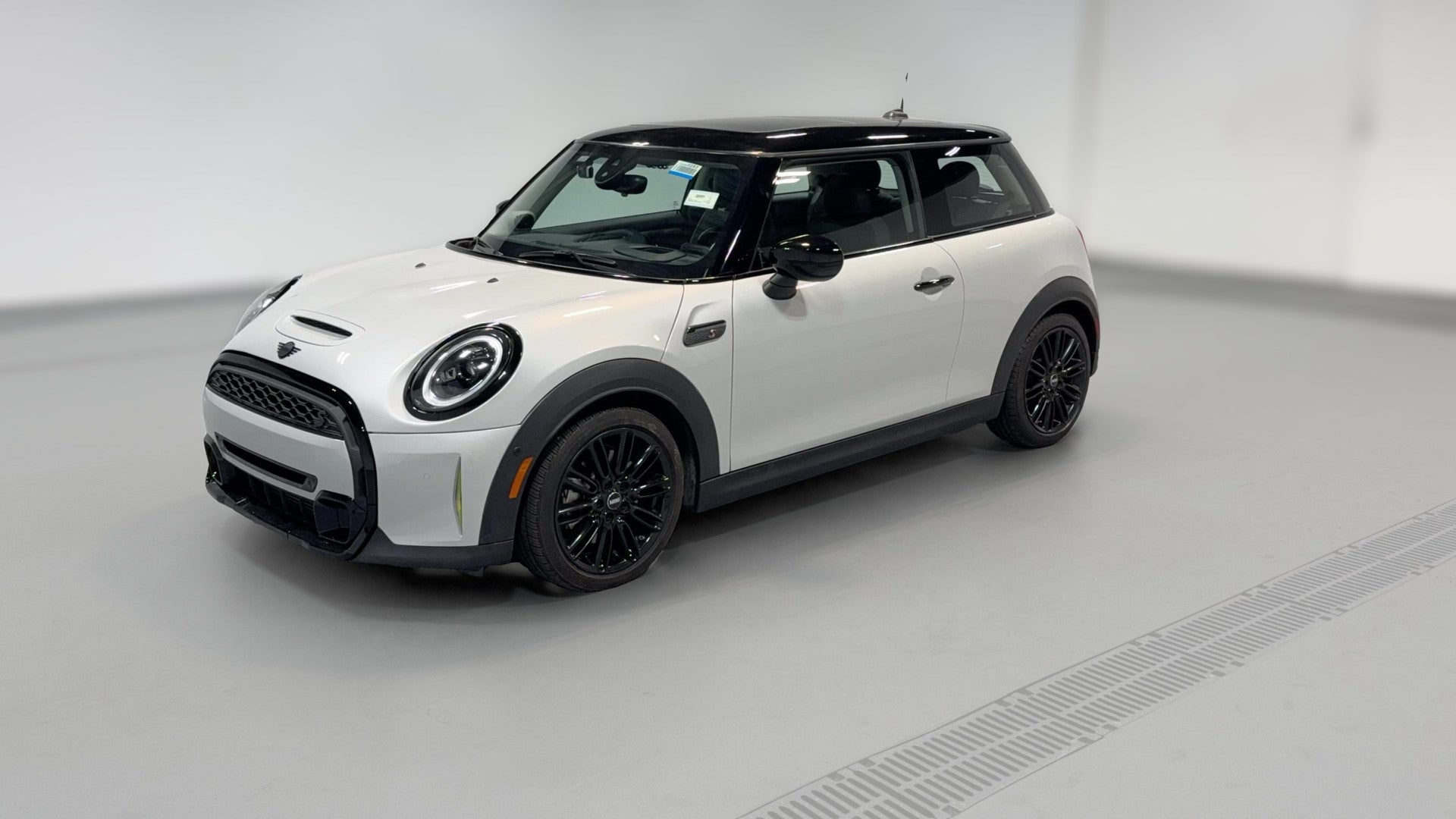 2022 MINI Hardtop 2 Door vehicle photo