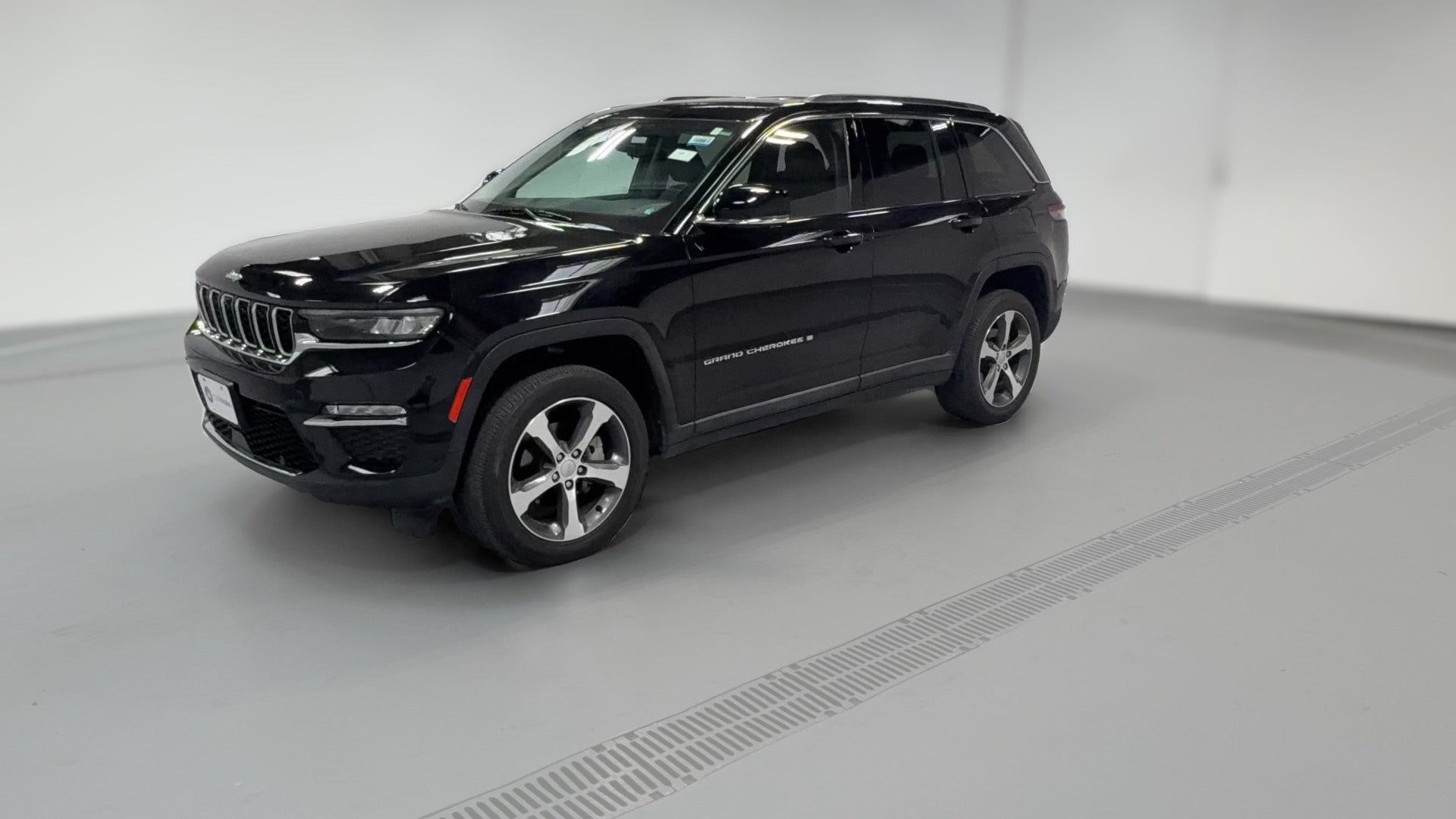 2023 Jeep Grand Cherokee vehicle photo