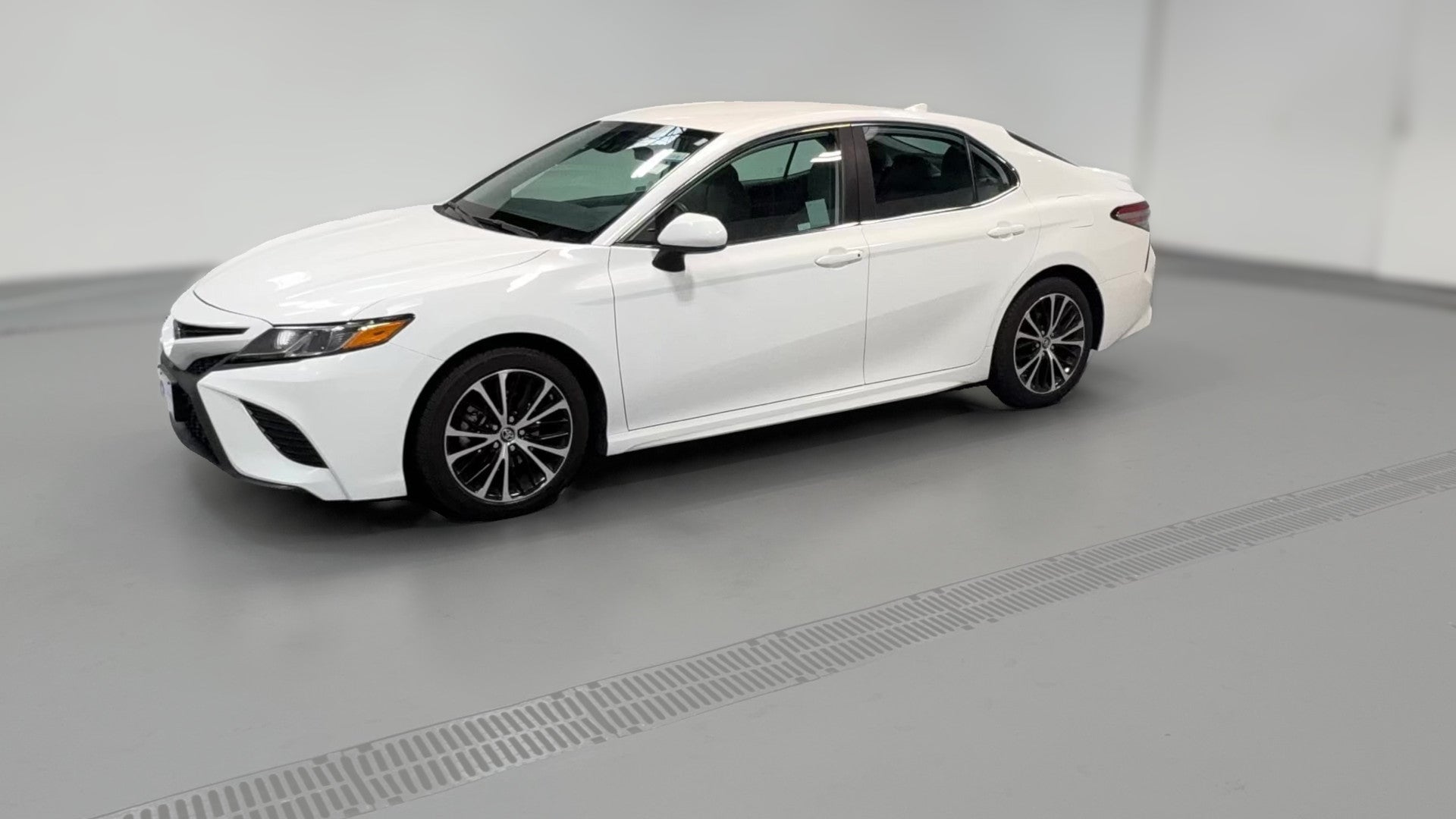 2019 Toyota Camry vehicle photo