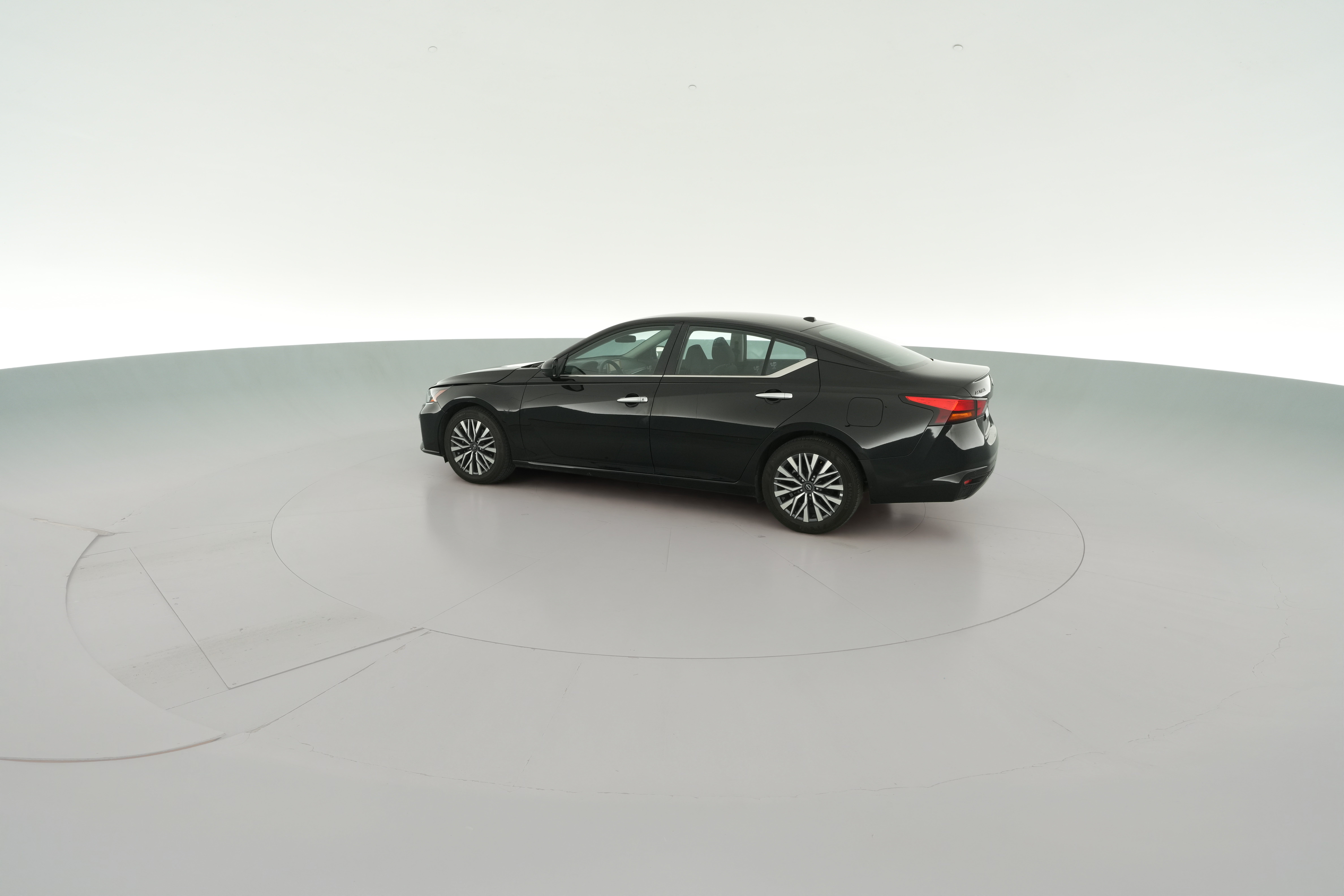 2025 Nissan Altima SV - Photo 28