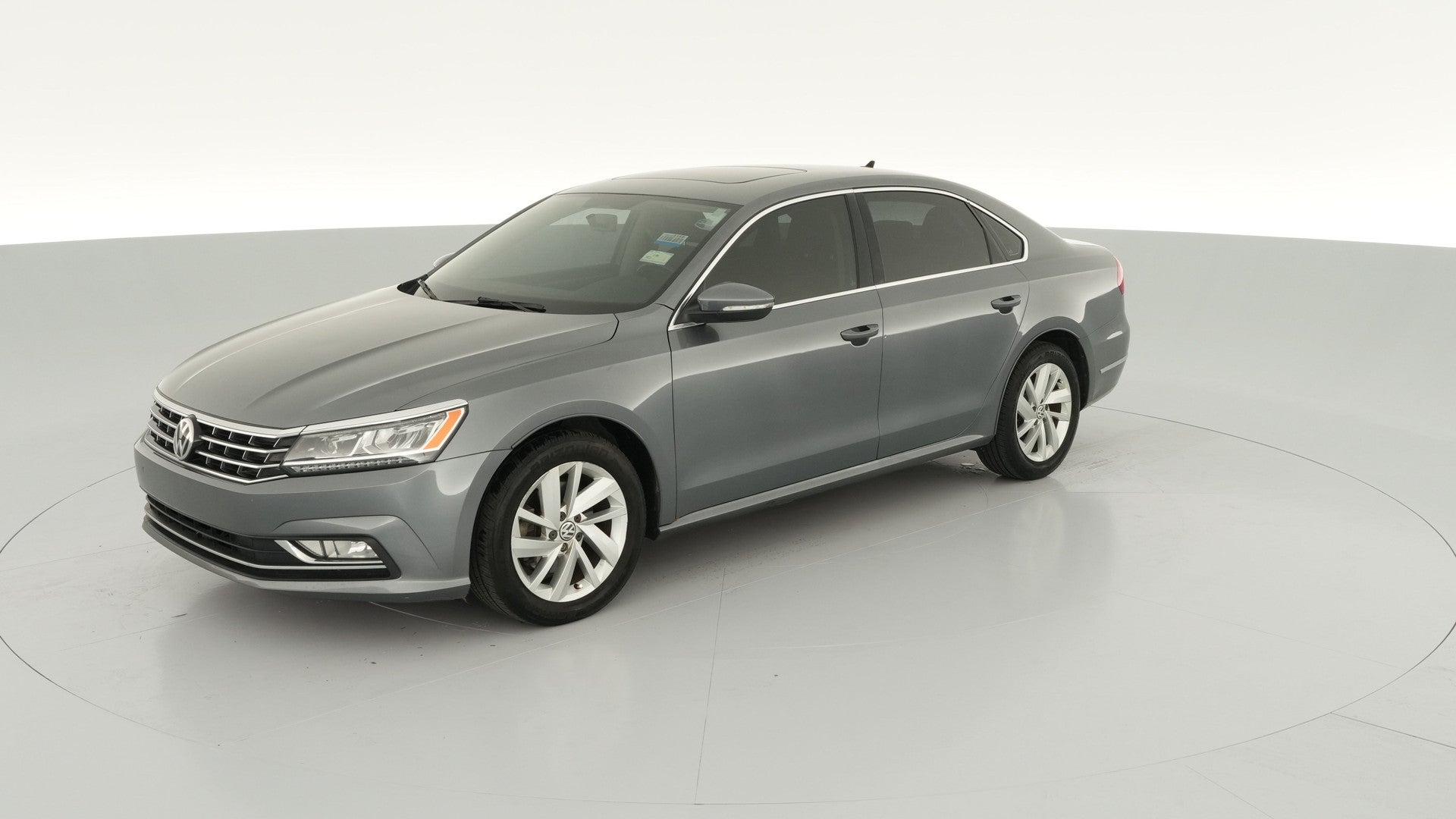 2018 Volkswagen Passat vehicle photo