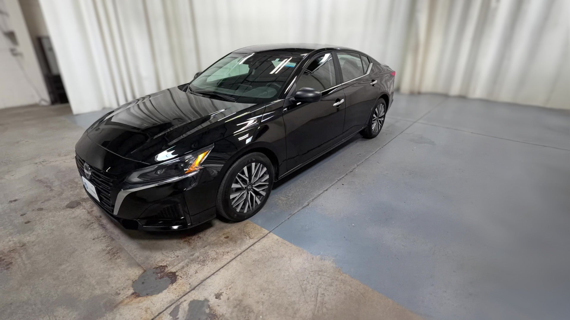 2025 Nissan Altima vehicle photo