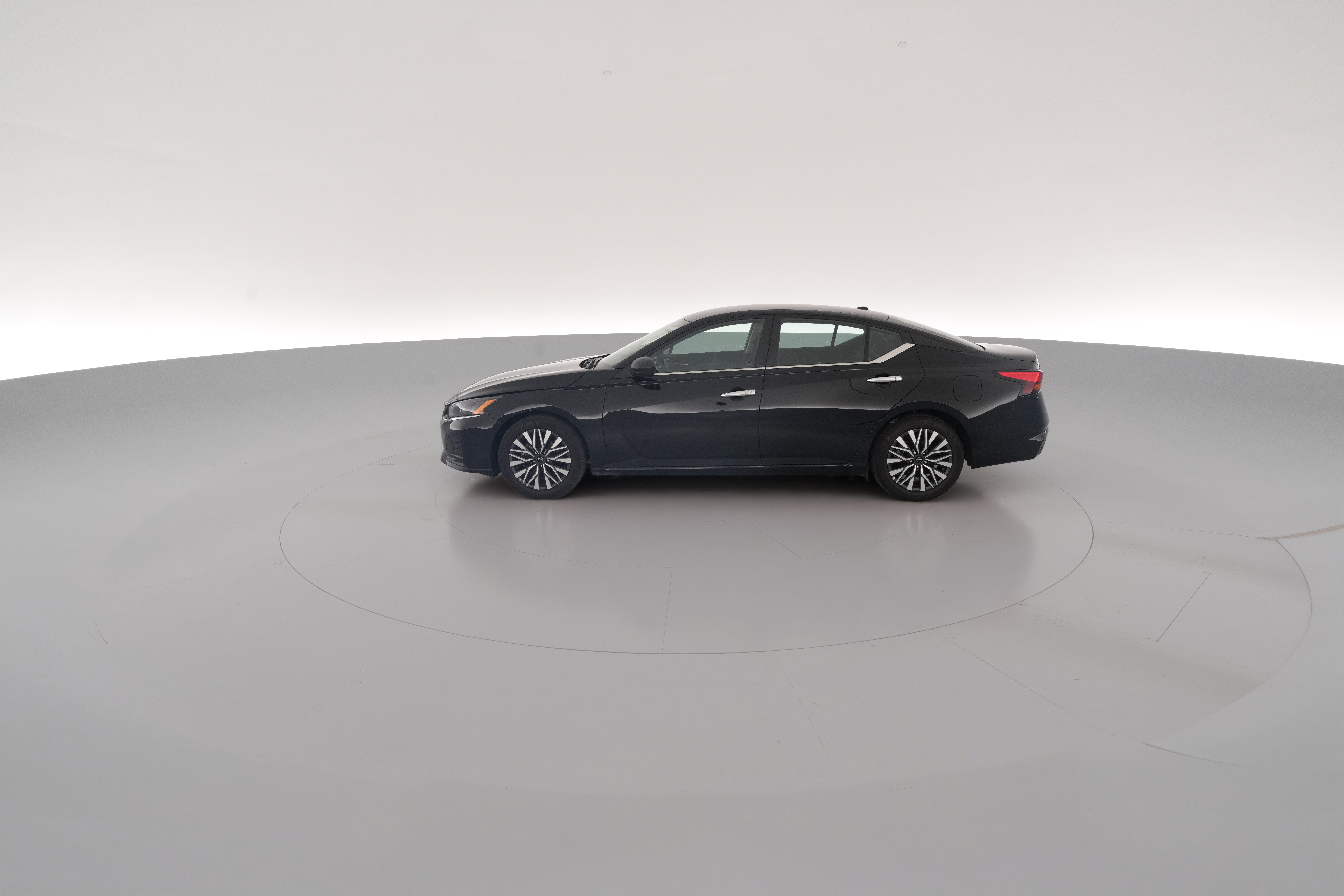 2025 Nissan Altima SV - Photo 21