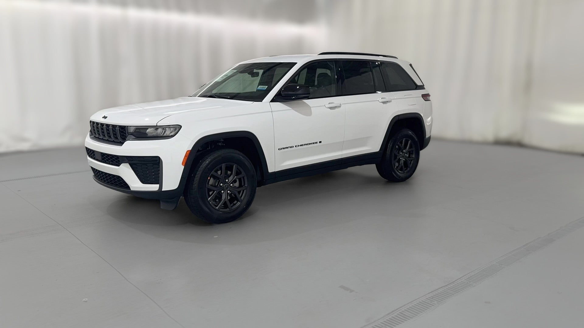 2027 Jeep Grand Cherokee vehicle photo