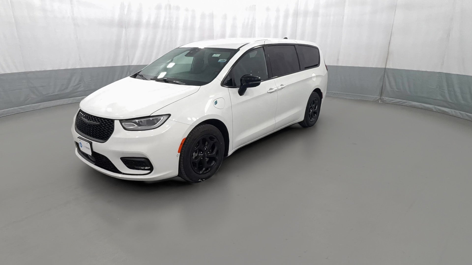 2024 Chrysler Pacifica Hybrid vehicle photo